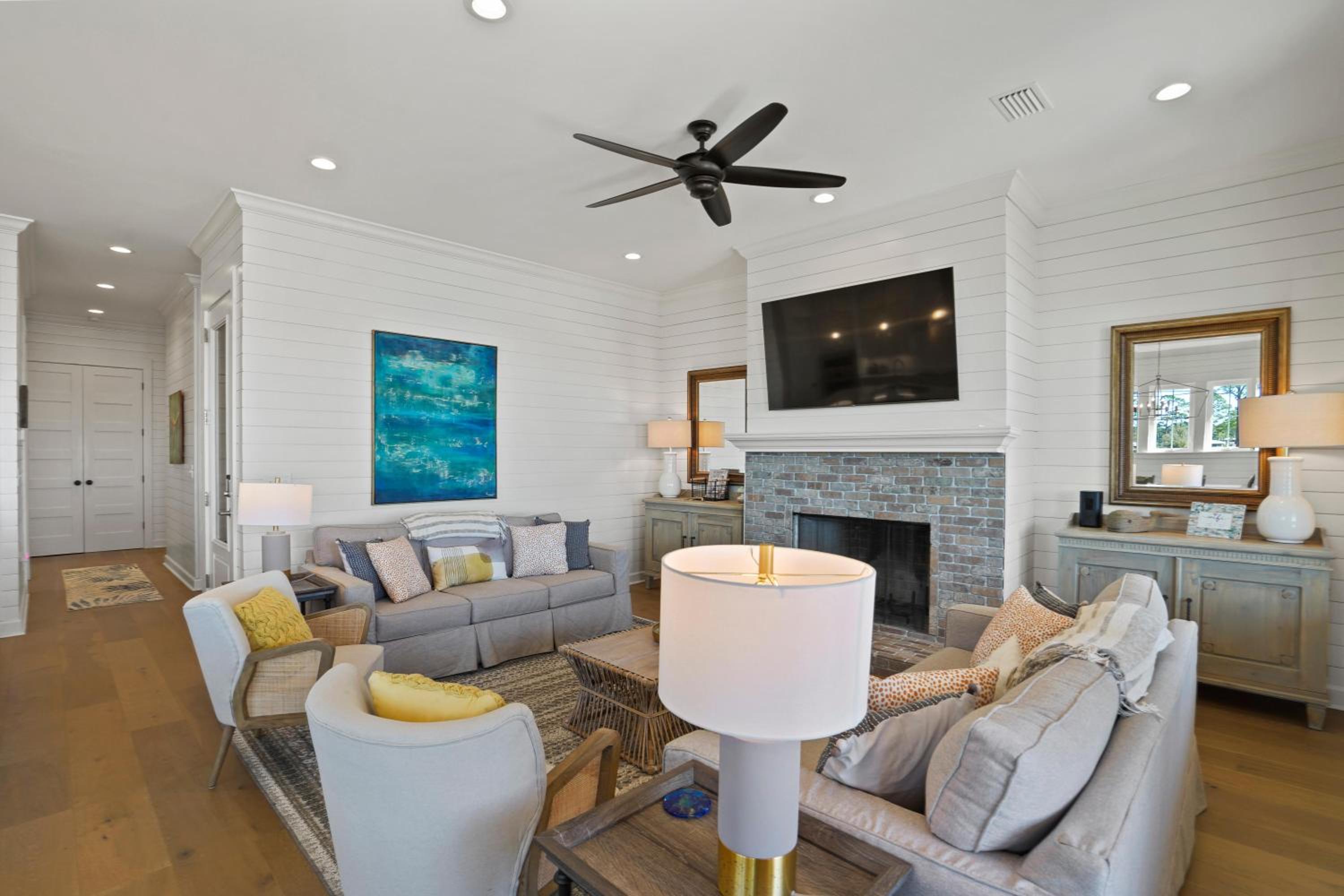 No Worries Bay House by Liquid Life