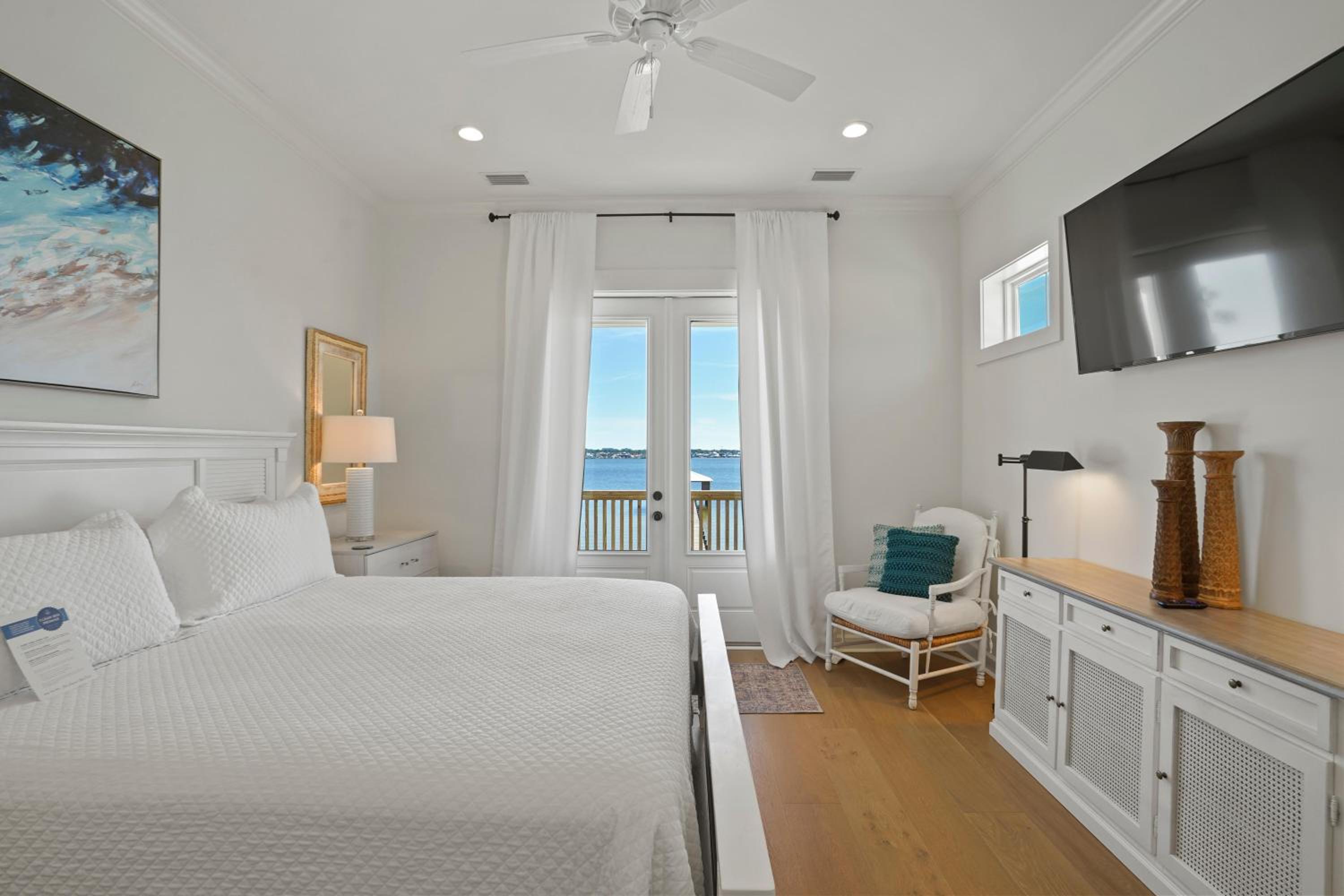 No Worries Bay House by Liquid Life