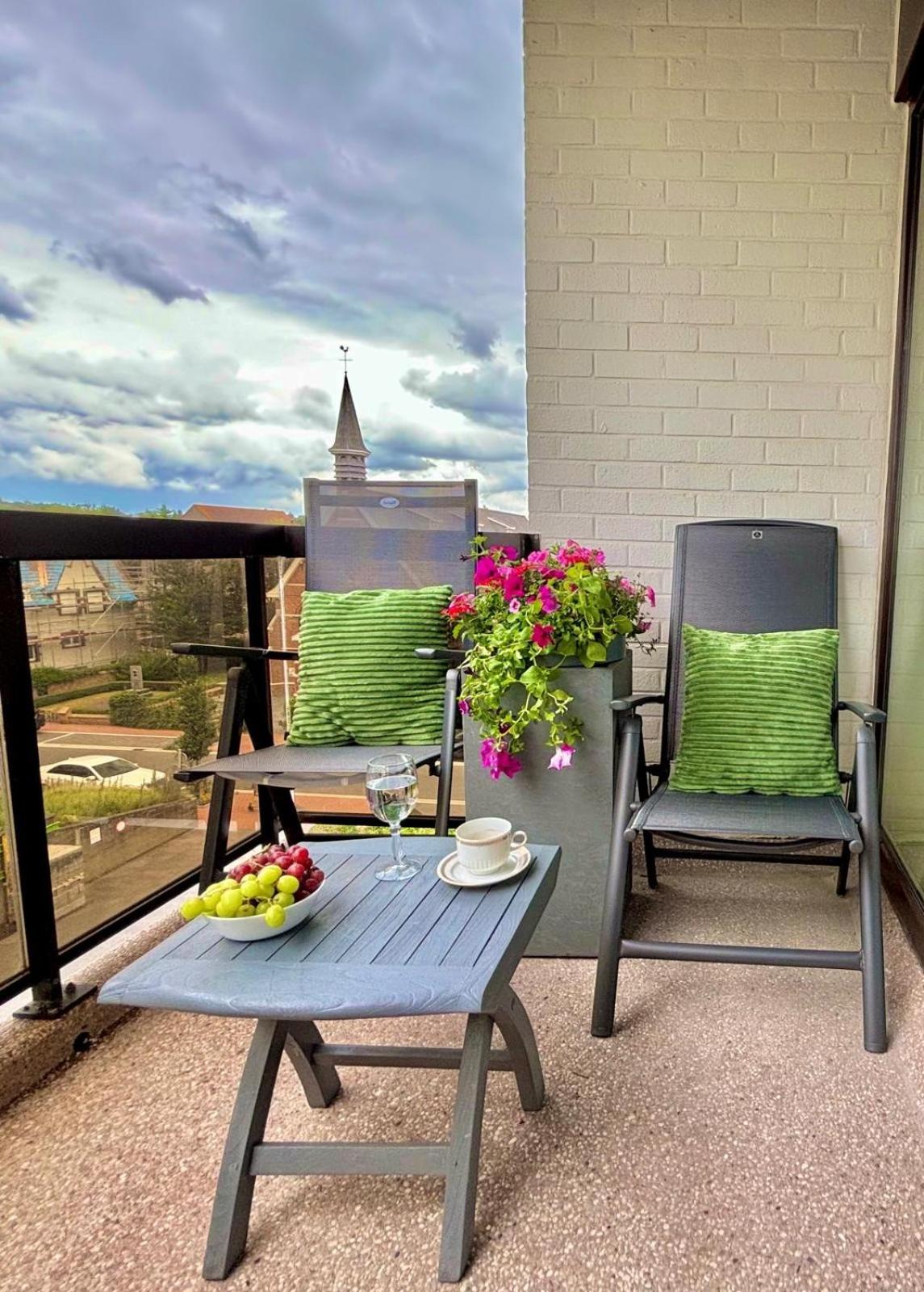 Studio Sia - Lichtrijke studio met balkon met zijzeezicht in hartje de Panne