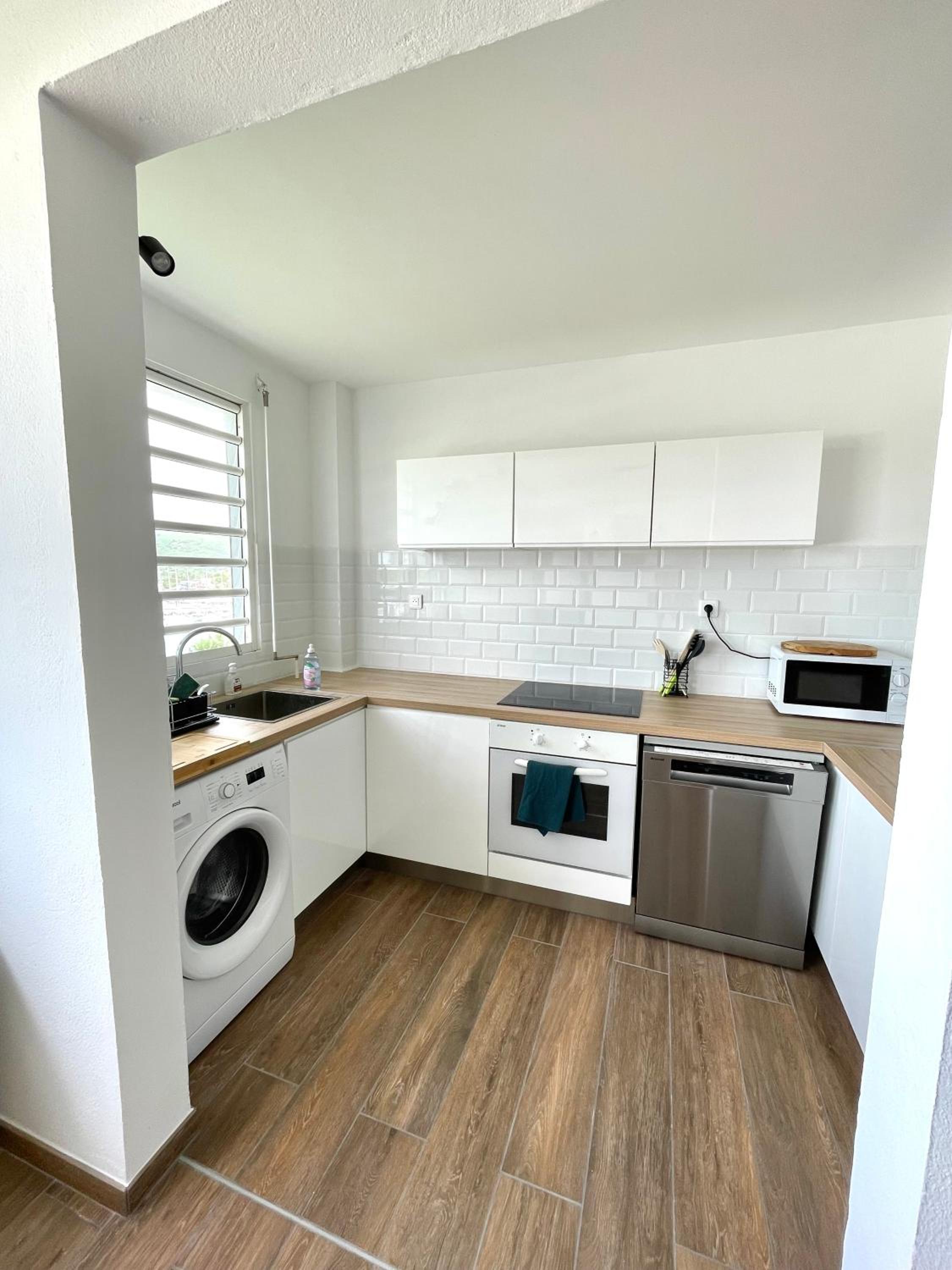 Appartement contemporain vue marina view 4