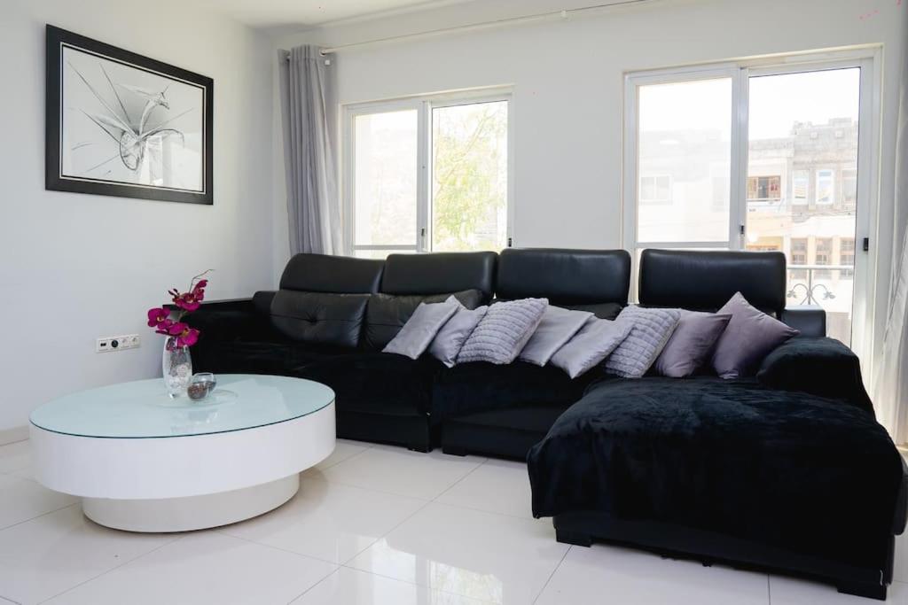Nice And Modern with king size bed