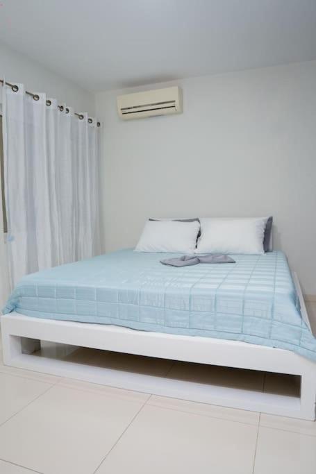 Nice And Modern with king size bed