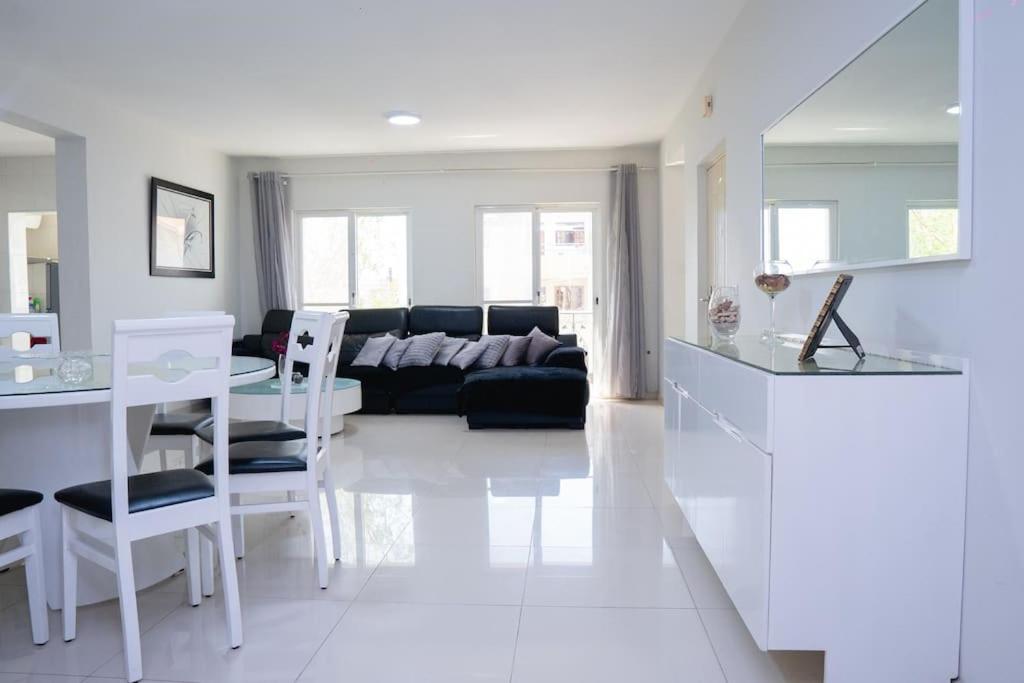 Nice And Modern with king size bed