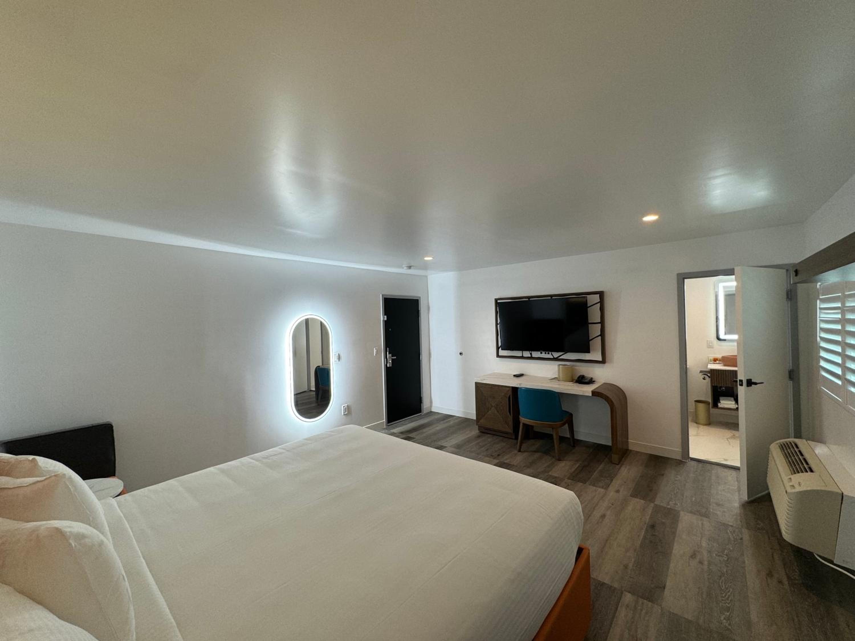 Hotel Rudra - Hollywood