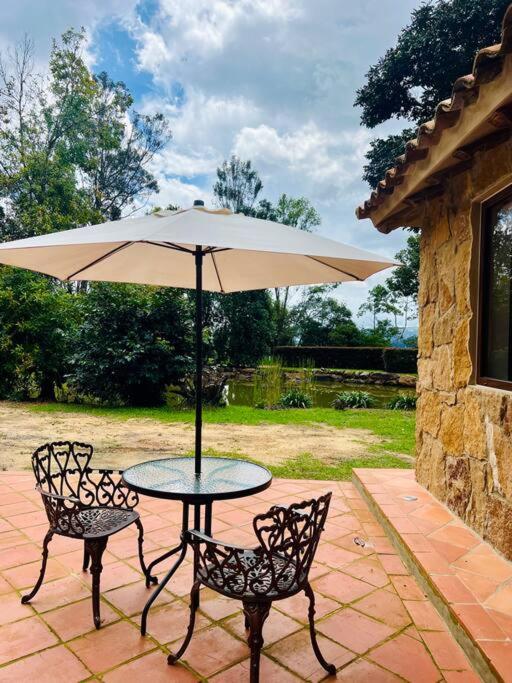 Hermosa cabaña campestre con jacuzzi y lago