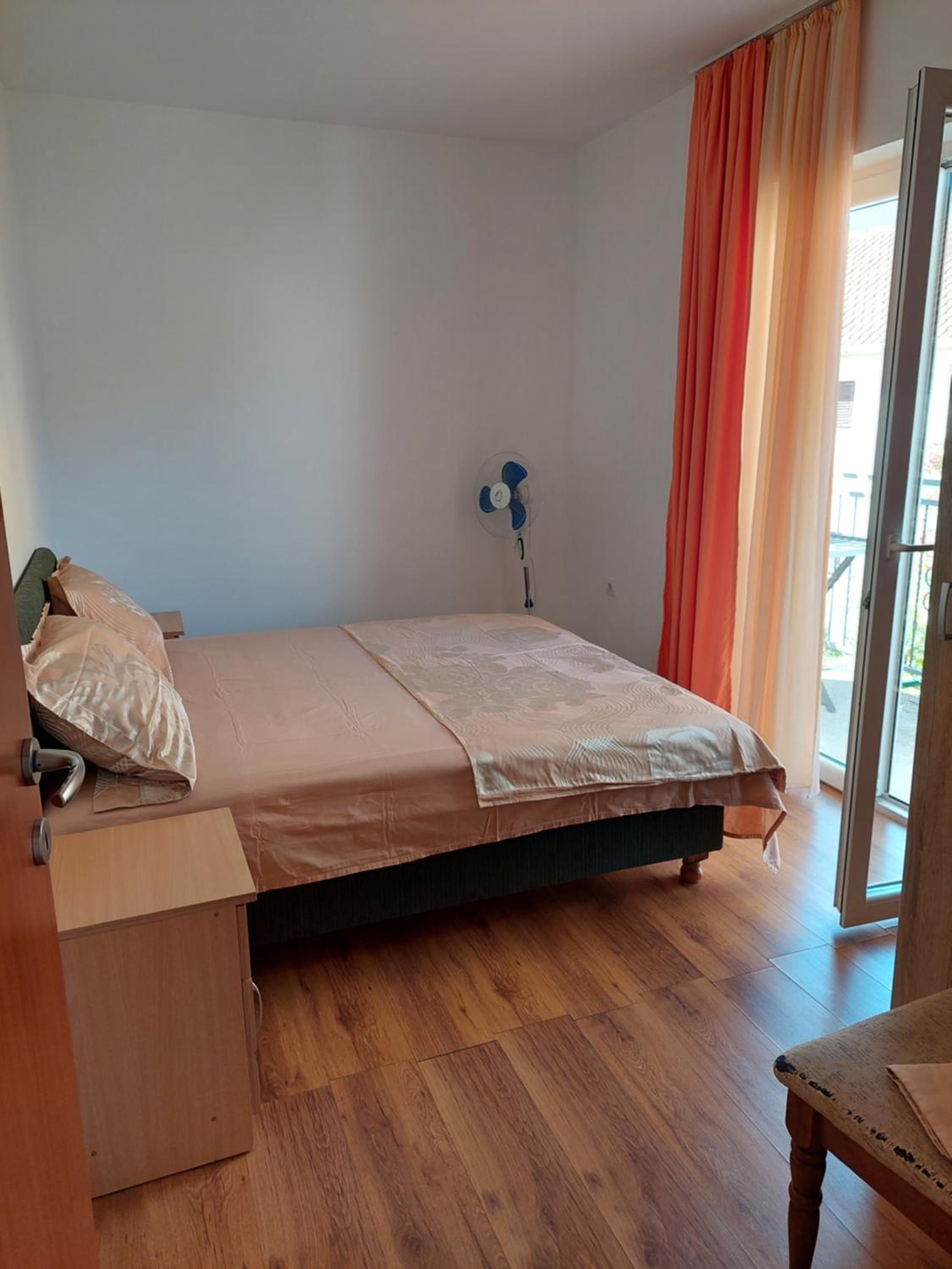 Vesna apartmani, Igalo view 3