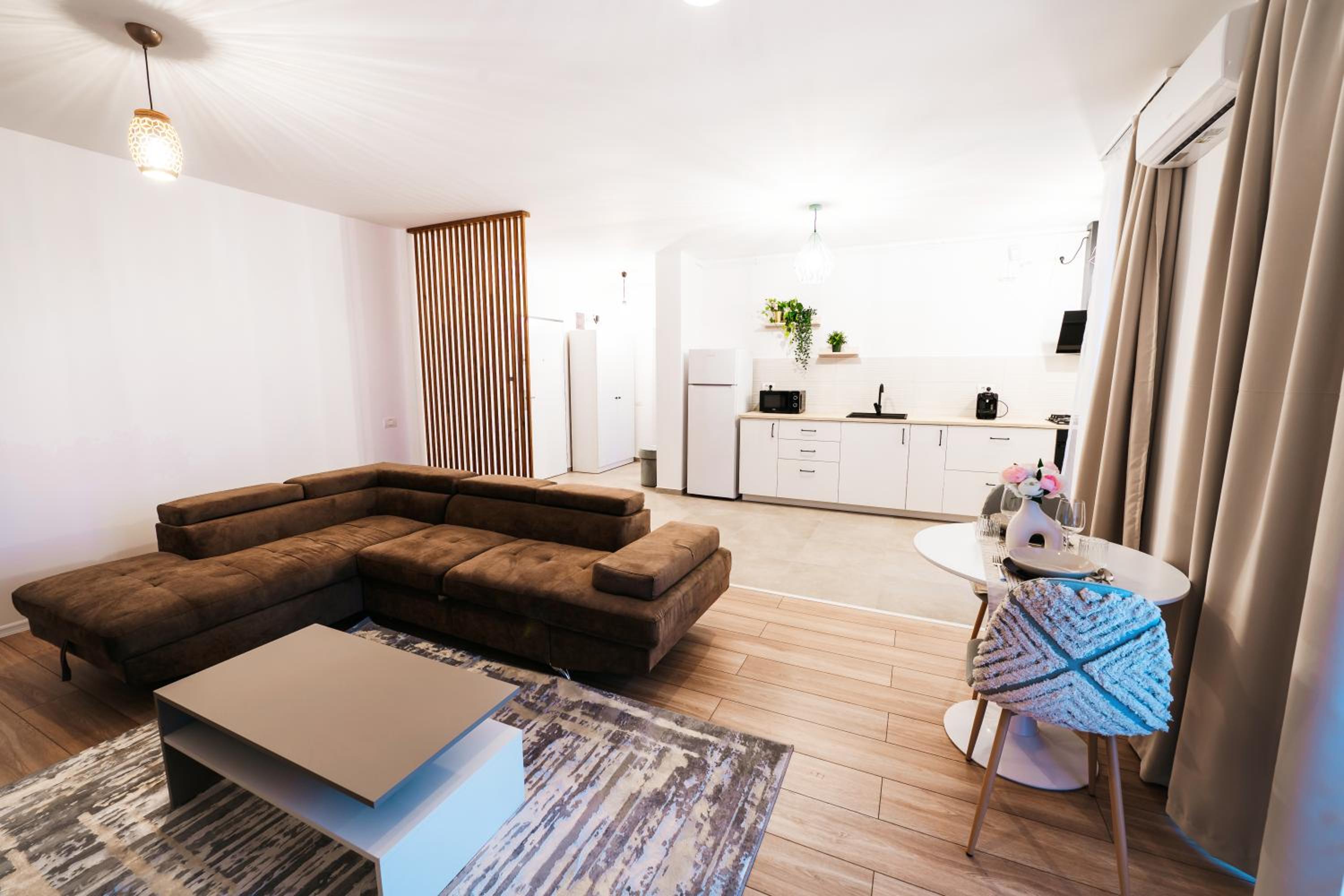 EVRA APARTMENTS ROYAL- FREE private parking view 4