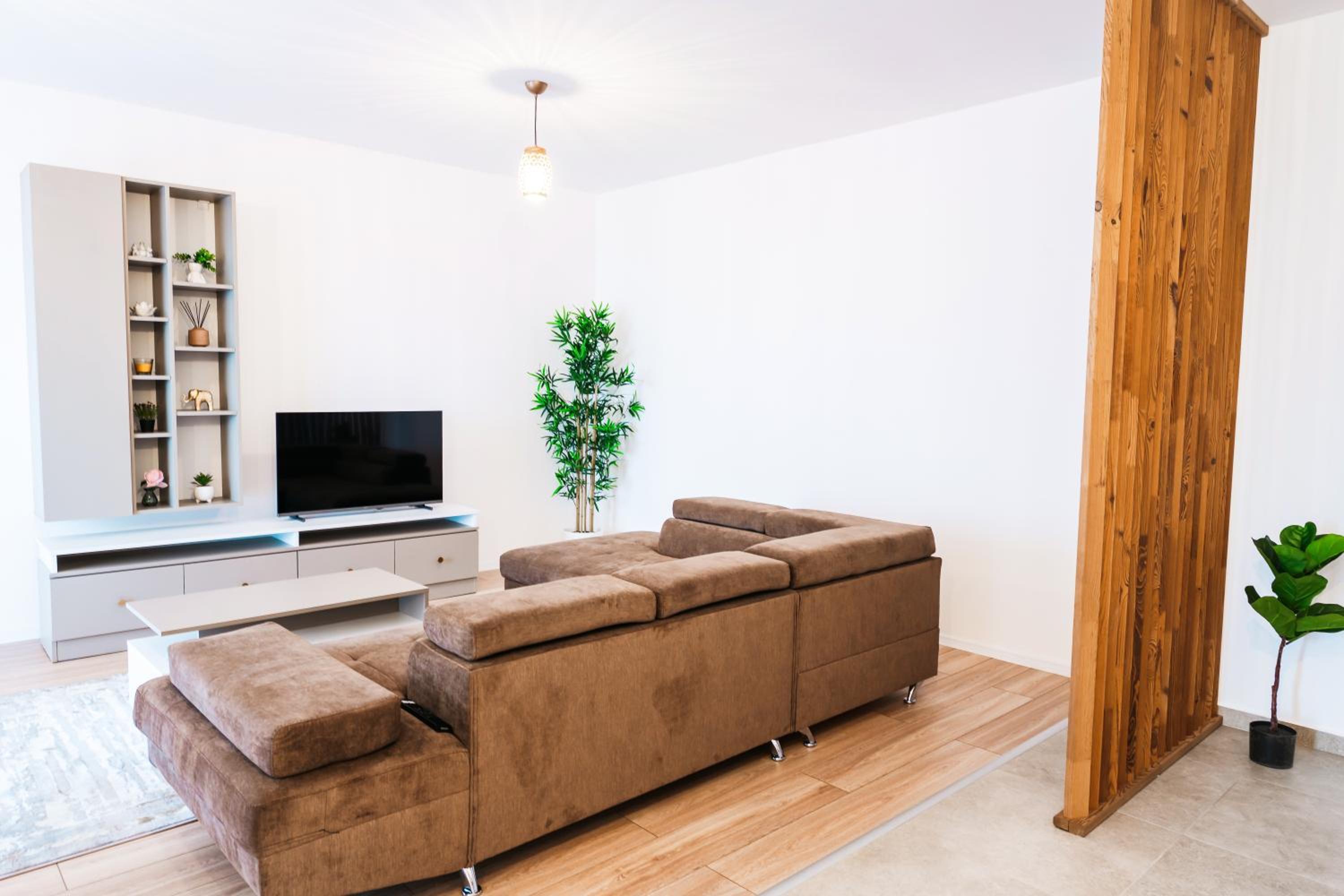 EVRA APARTMENTS ROYAL- FREE private parking view 5