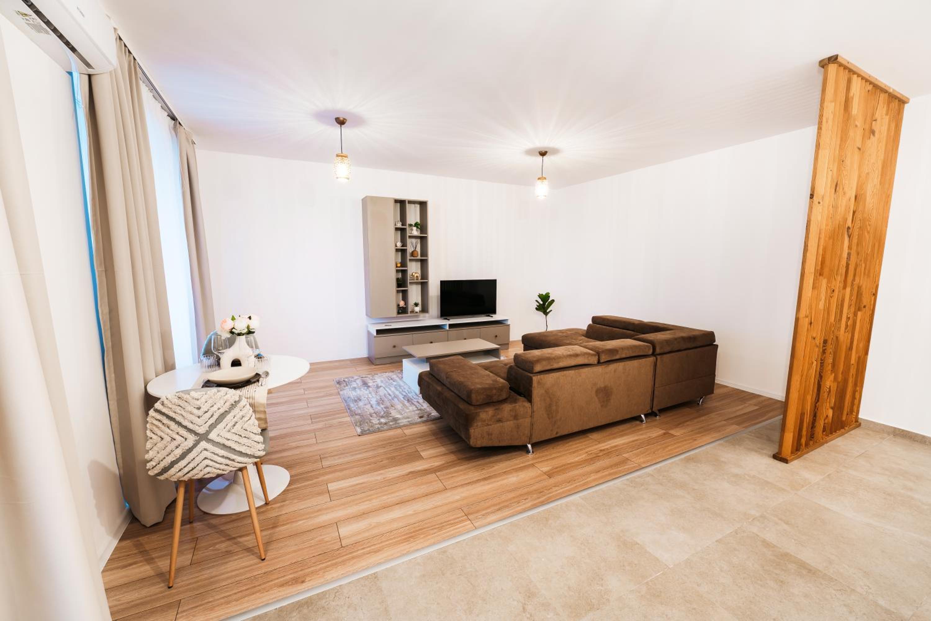 EVRA APARTMENTS ROYAL- FREE private parking view 2