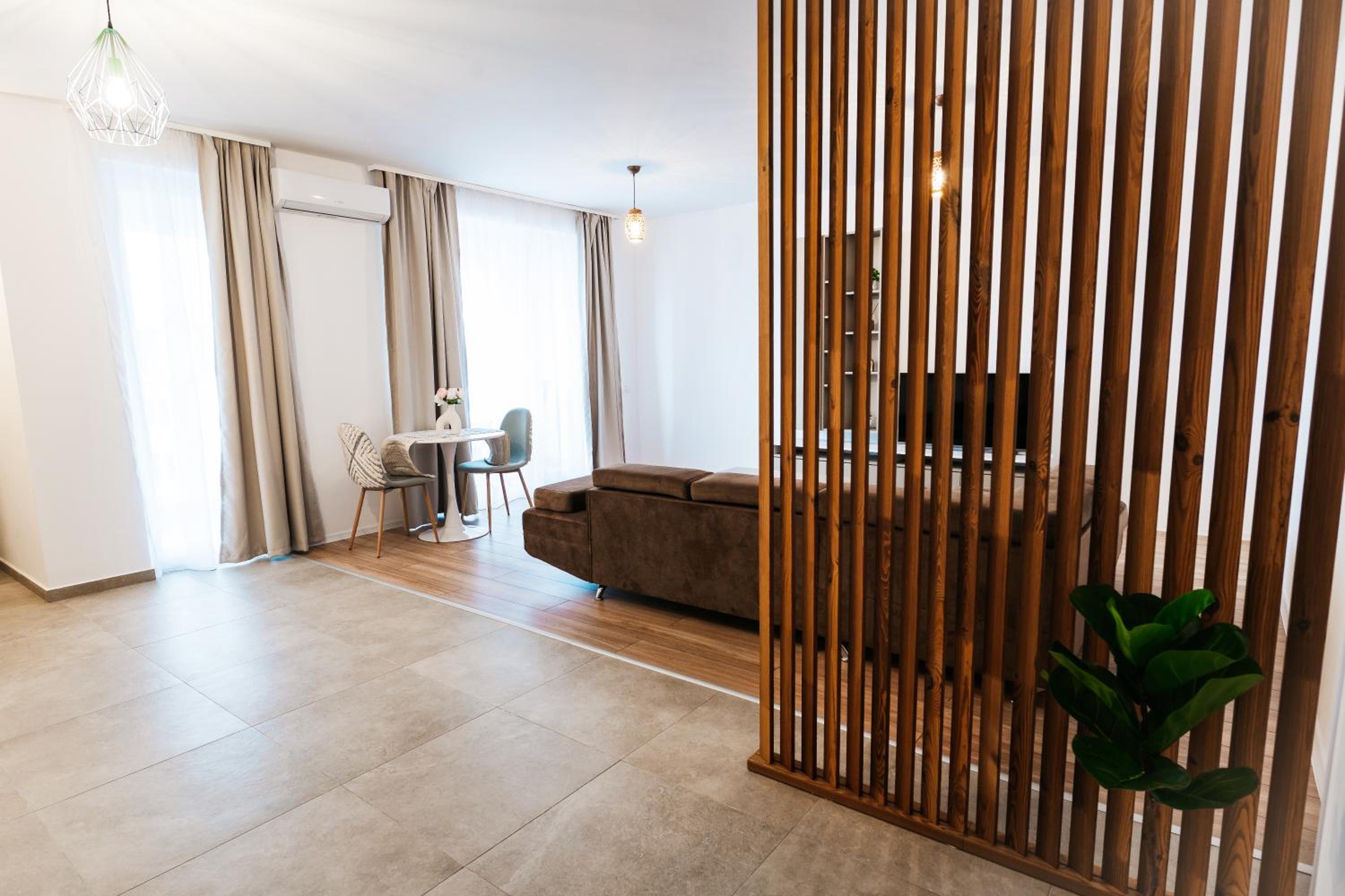 EVRA APARTMENTS ROYAL- FREE private parking view 3