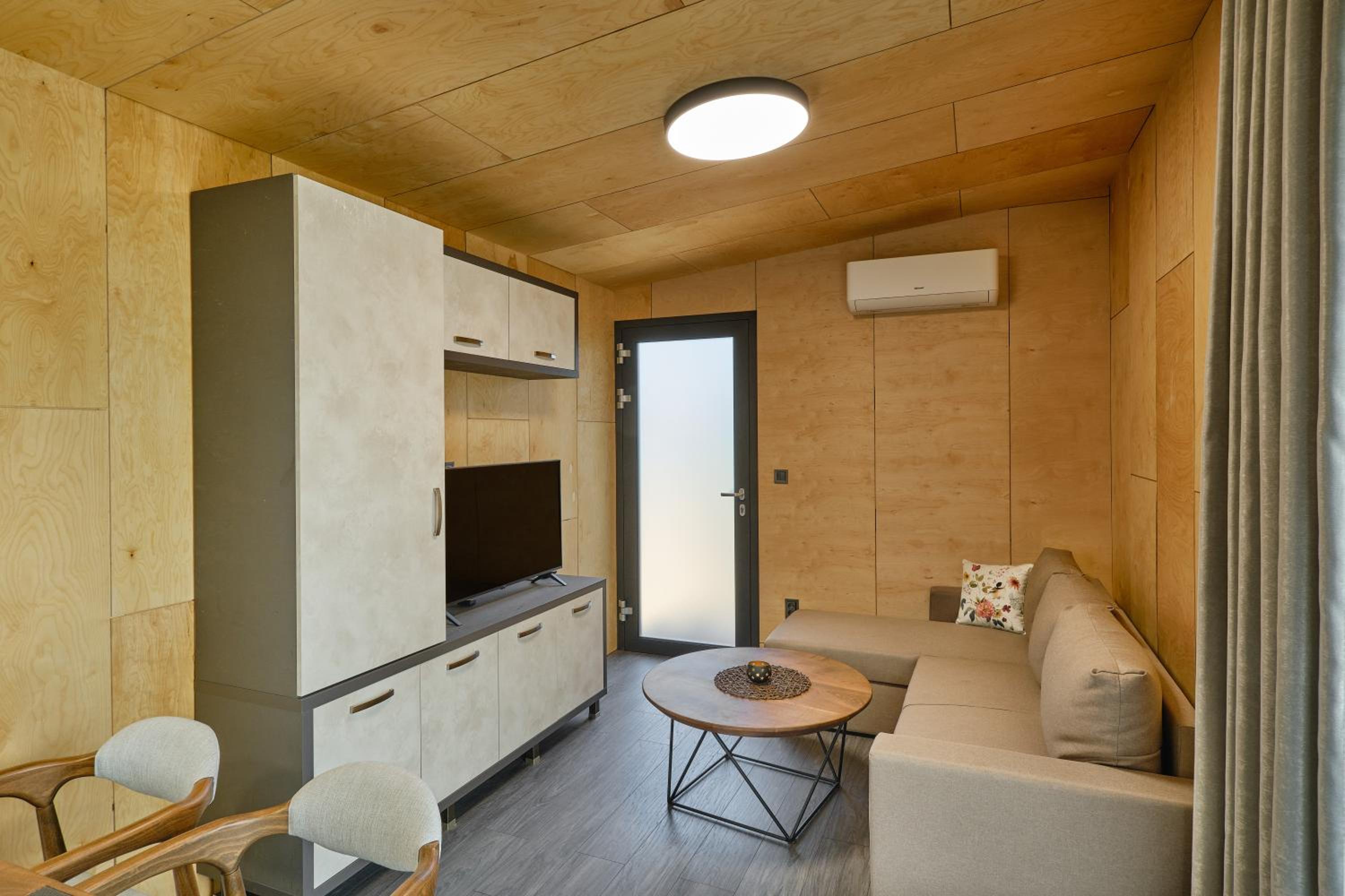 Holiday Village Smokinia
