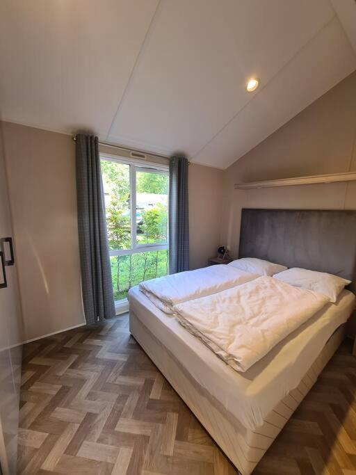 Modern chalet met ruimte tuin op de Veluwe view 5
