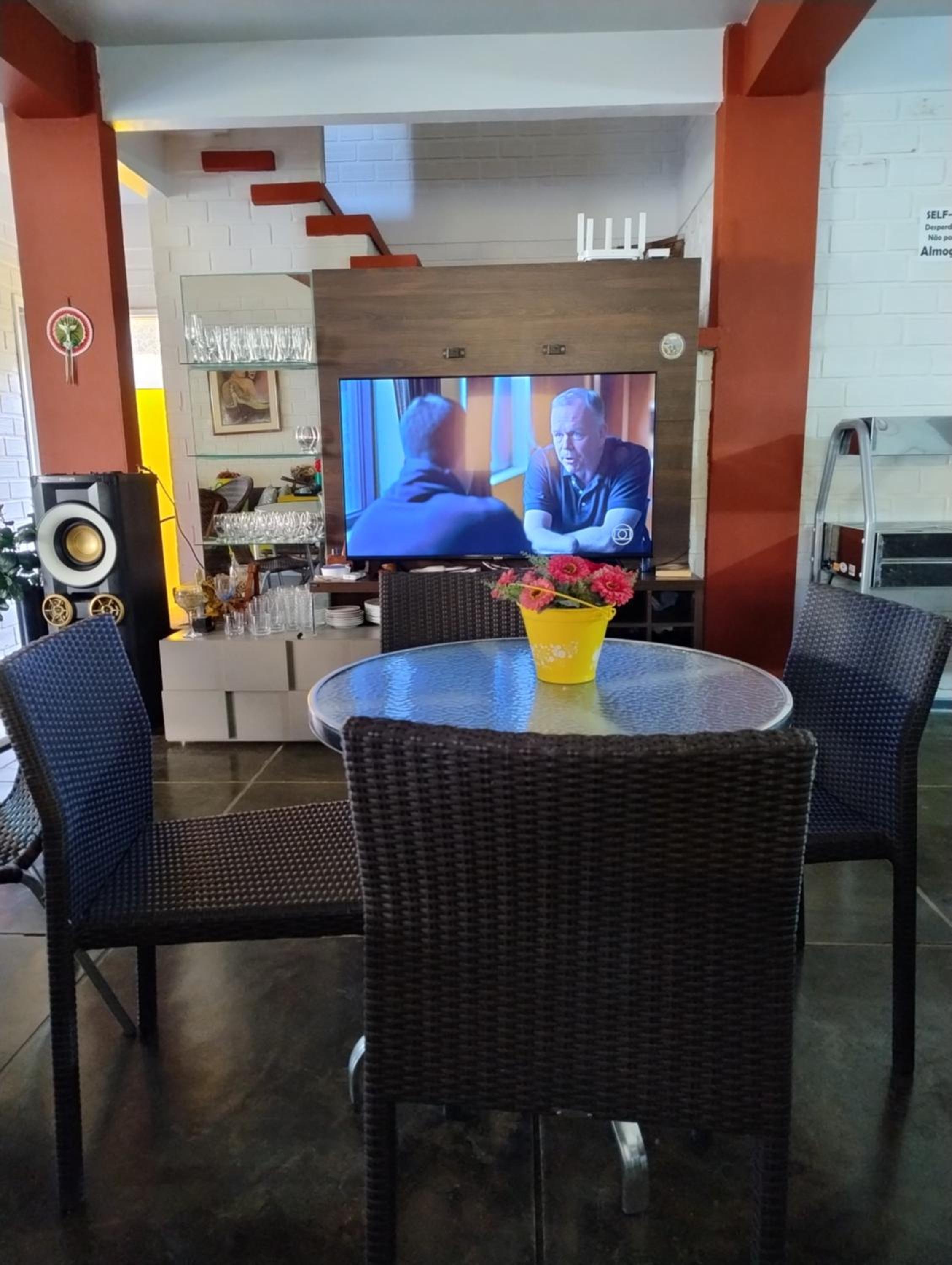 Pousada e restaurante vem que tem