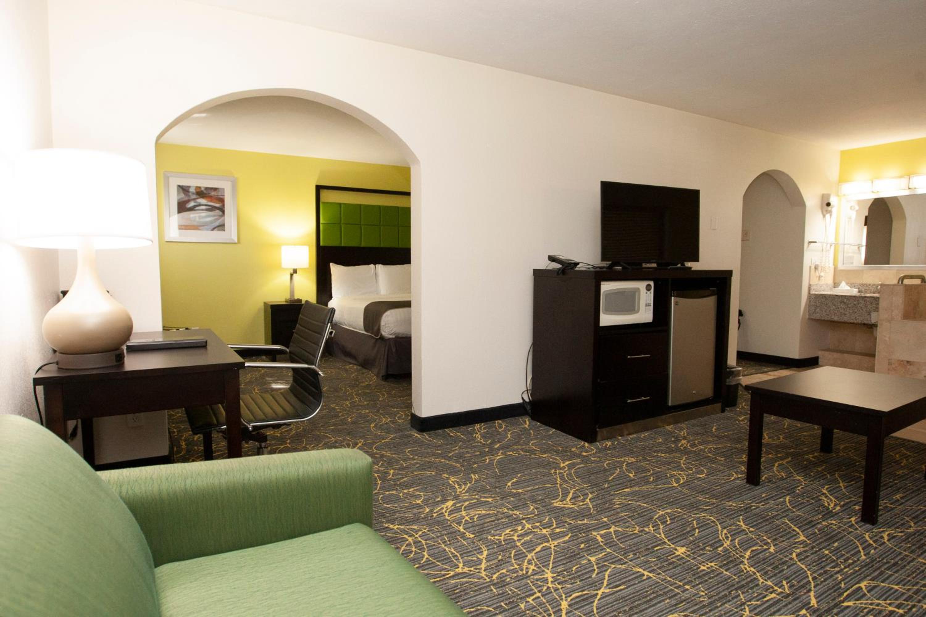 AmericInn and Suites by Wyndham Delafield-Waukesha-Milwaukee - Property Image 6