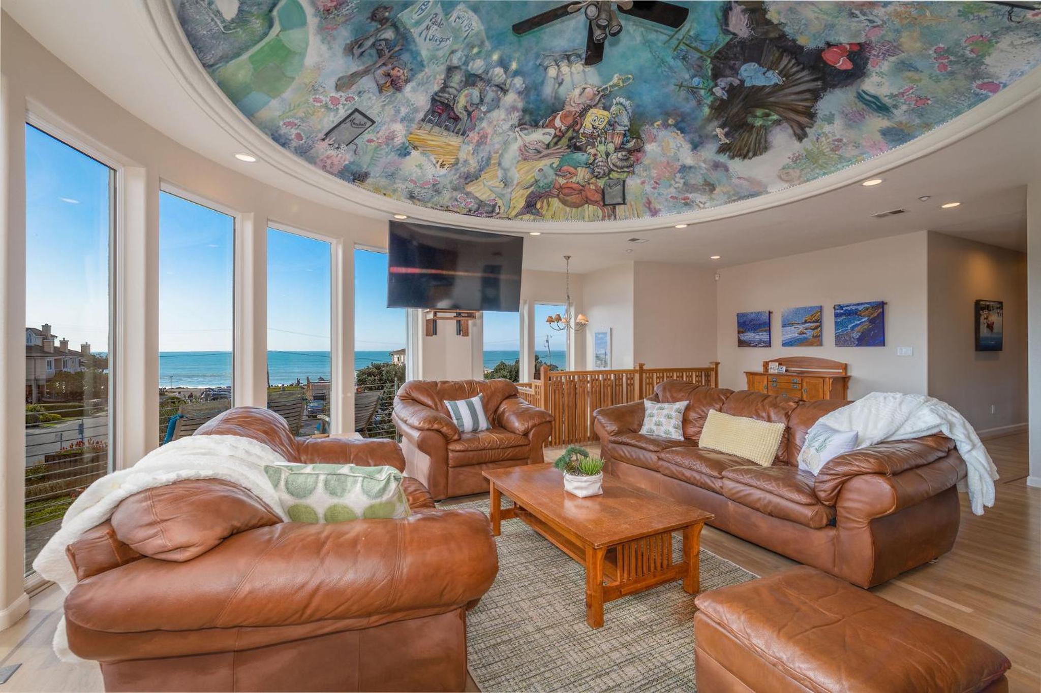 Steps to Beach and Amazing Ocean Views - Miramar Home view 4