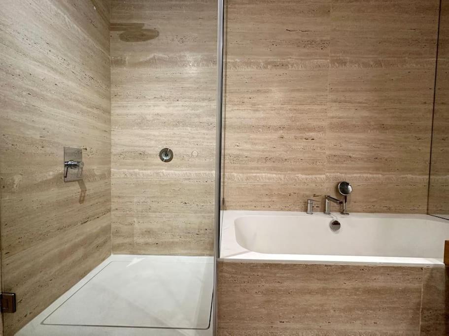 Spacious Triplex Penthouse in Prime Location view 2