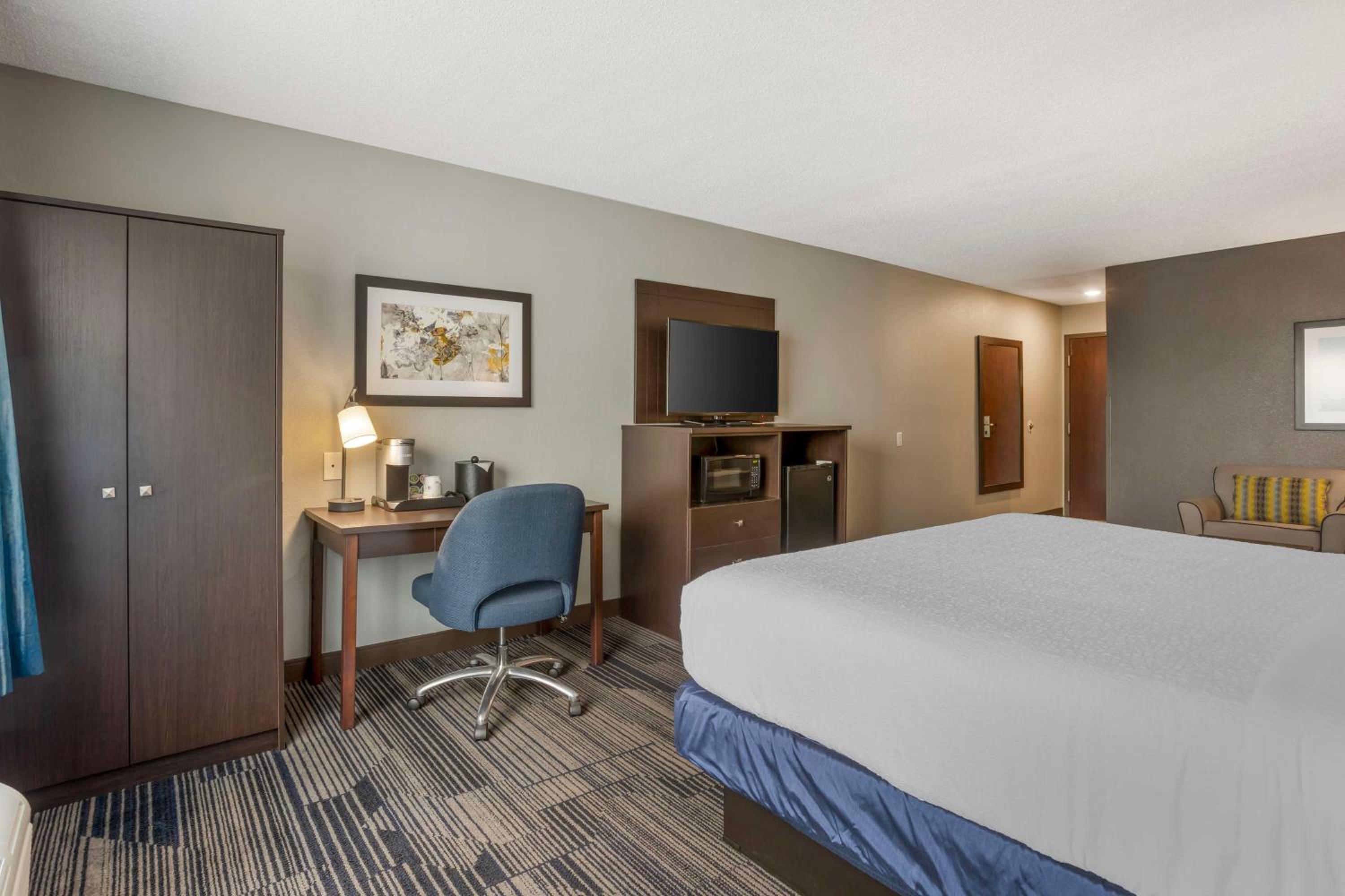 Columbia Vacations - Best Western Plus Columbia Inn - Property Image 19