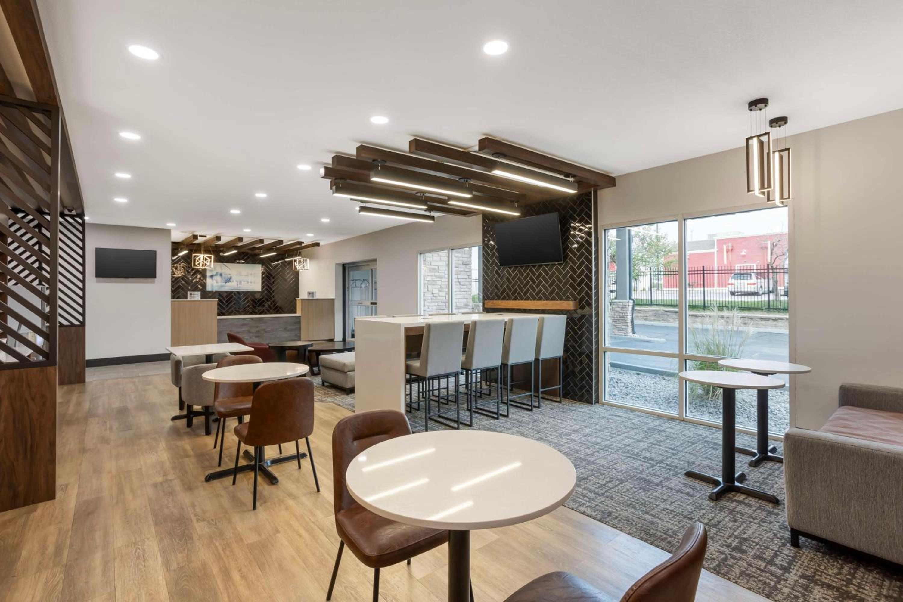 Columbia Vacations - Best Western Plus Columbia Inn - Property Image 39
