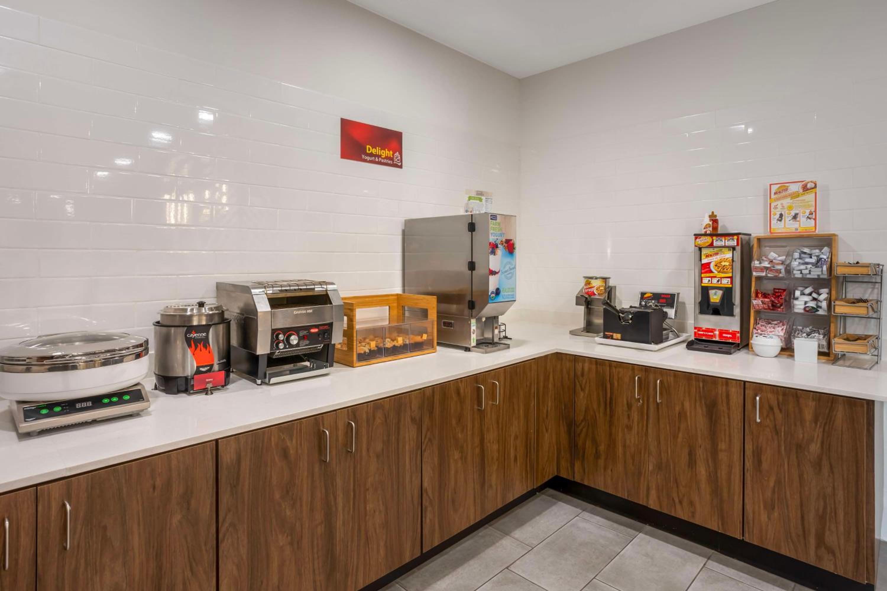 Columbia Vacations - Best Western Plus Columbia Inn - Property Image 12