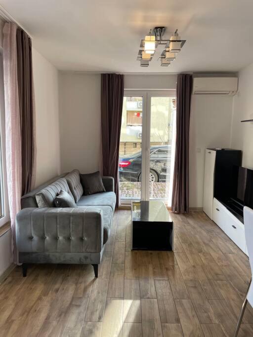 Cozy Apartment in Varna with Parking