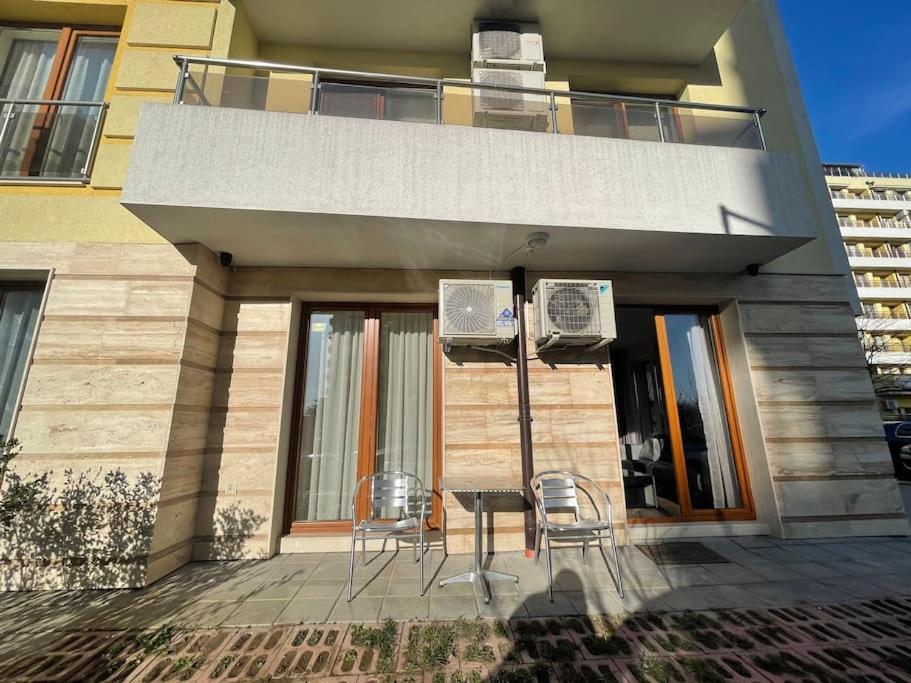 Cozy Apartment in Varna with Parking