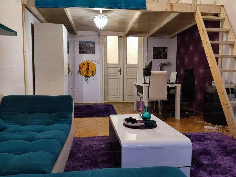 Central - Wesselényi Pearl