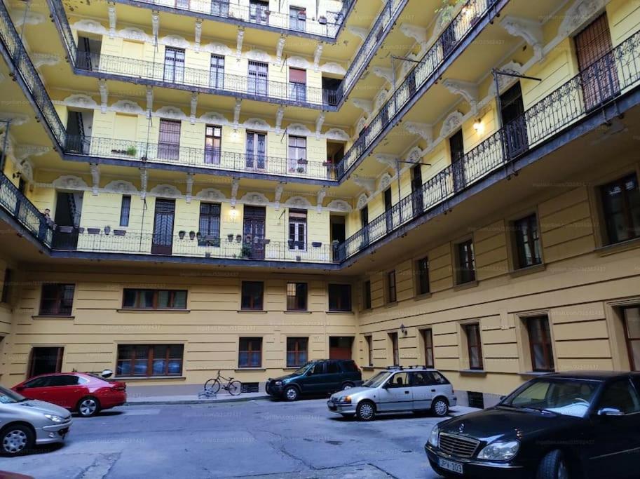 Central - Wesselényi Pearl
