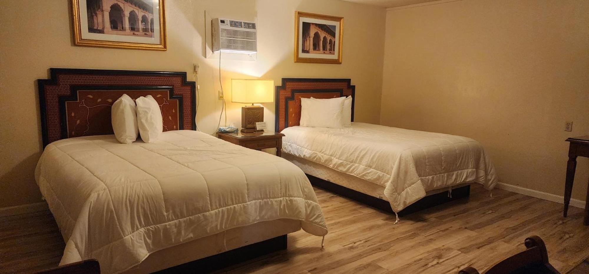 Badlands Hotel & Campground