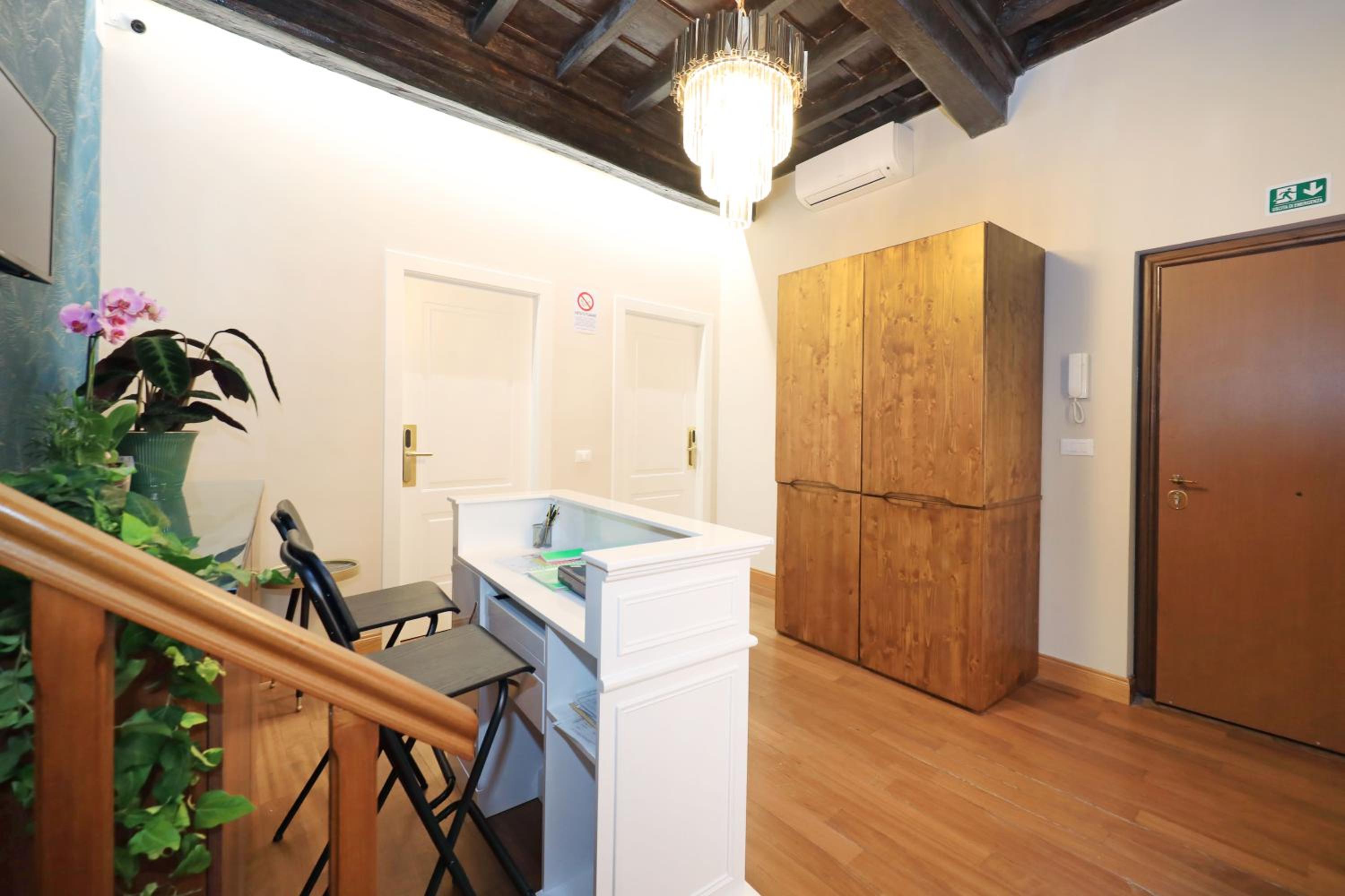 Golden Pantheon Rooms