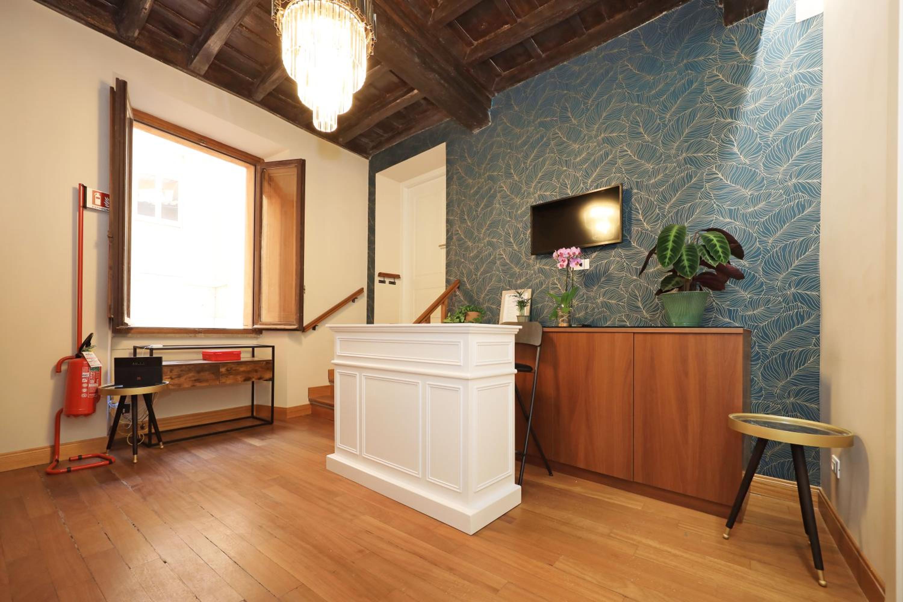 Golden Pantheon Rooms