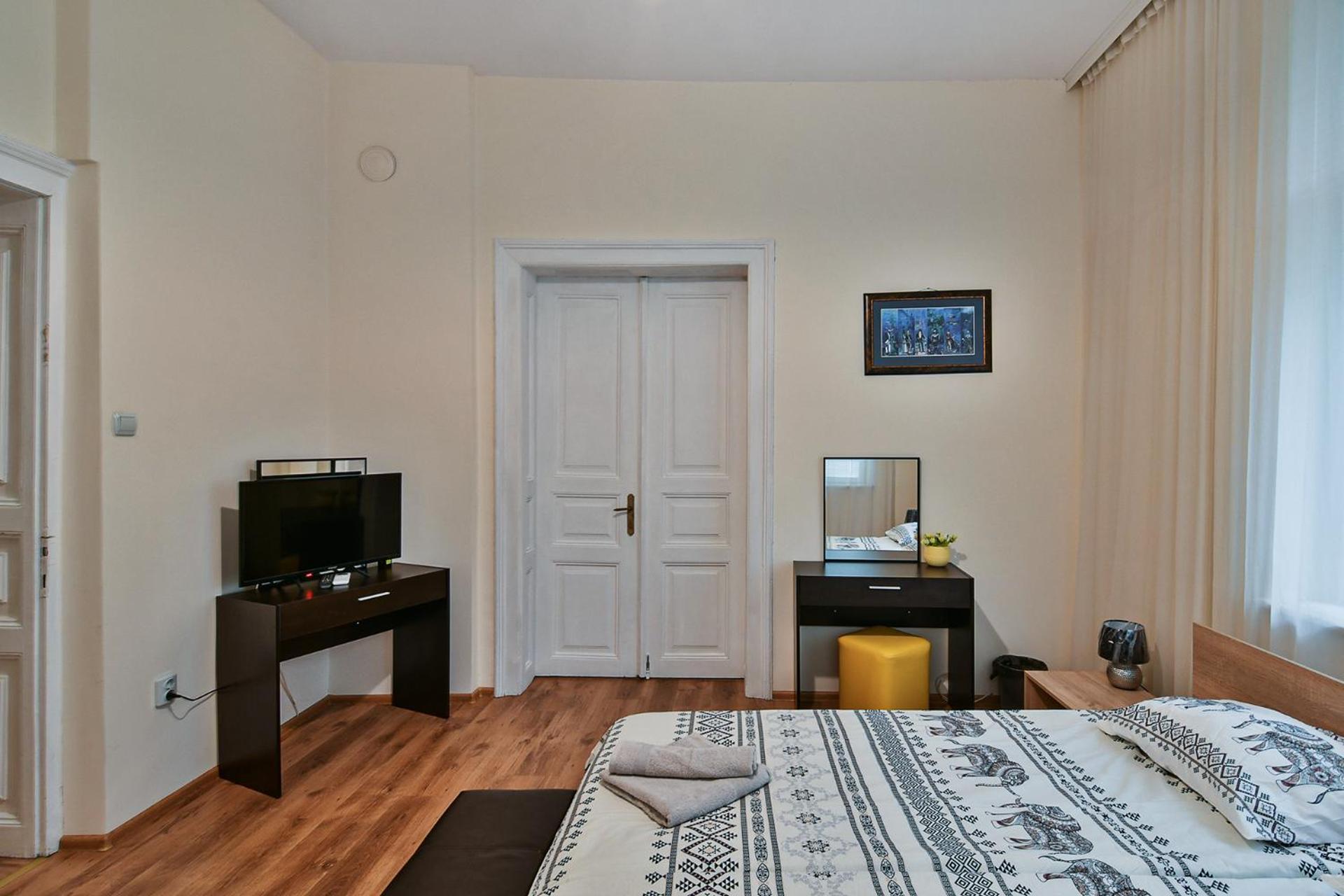 Apo Apartment - Top Center by Flat Manаger