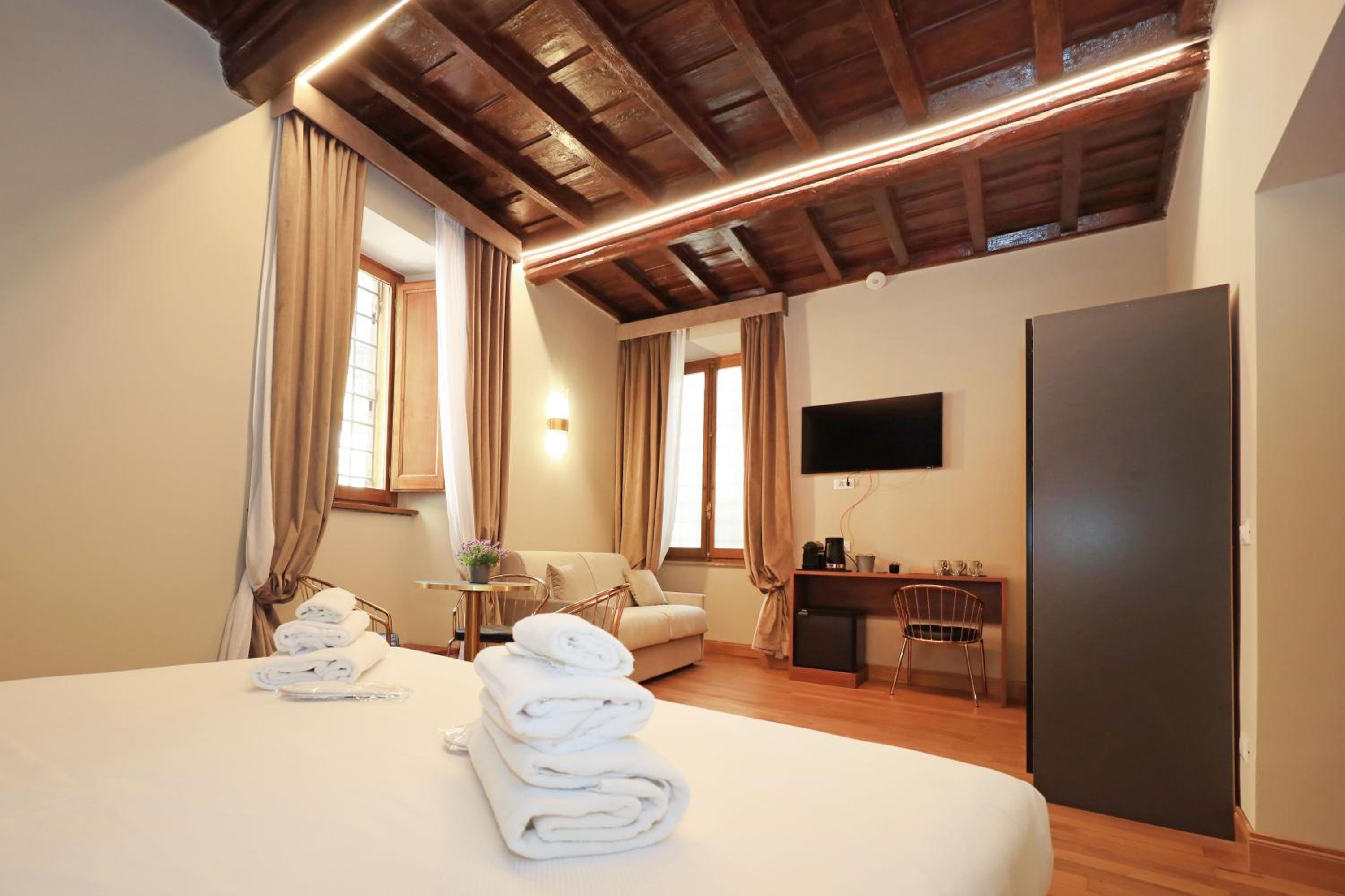 Golden Pantheon Rooms