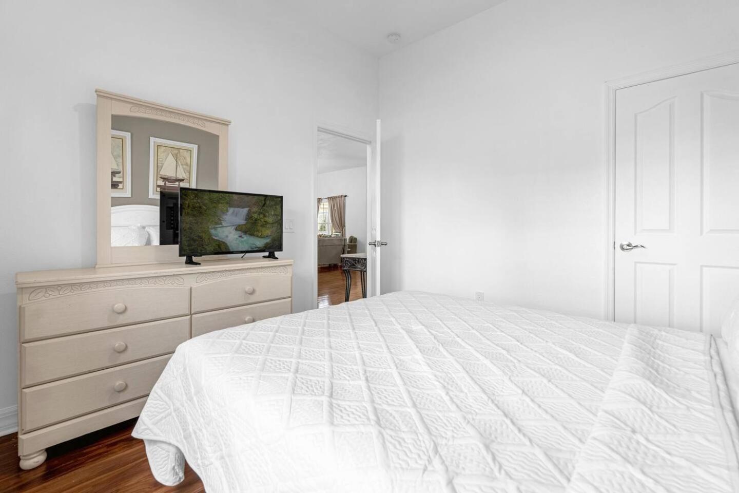 Vista Home near Disney - NEW heated hot tub - games room view 5