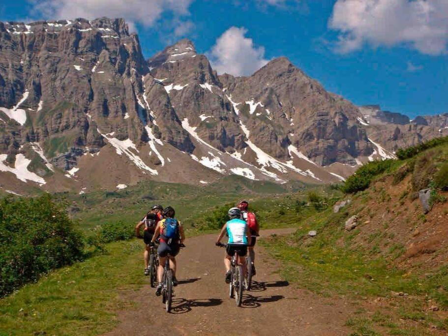 Apart acogedor en Biescas para familias,vistas a la montaña