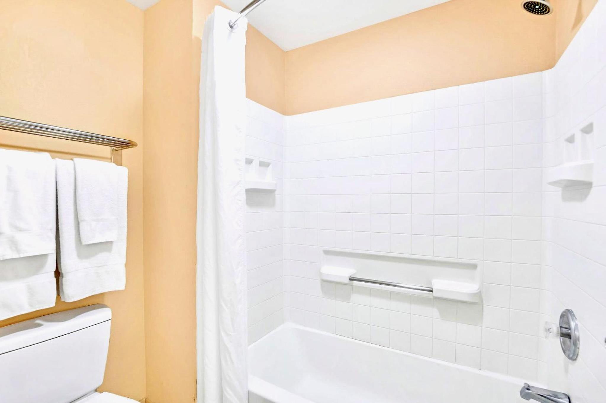 Condo Near Universal Studio Apartment with Pool