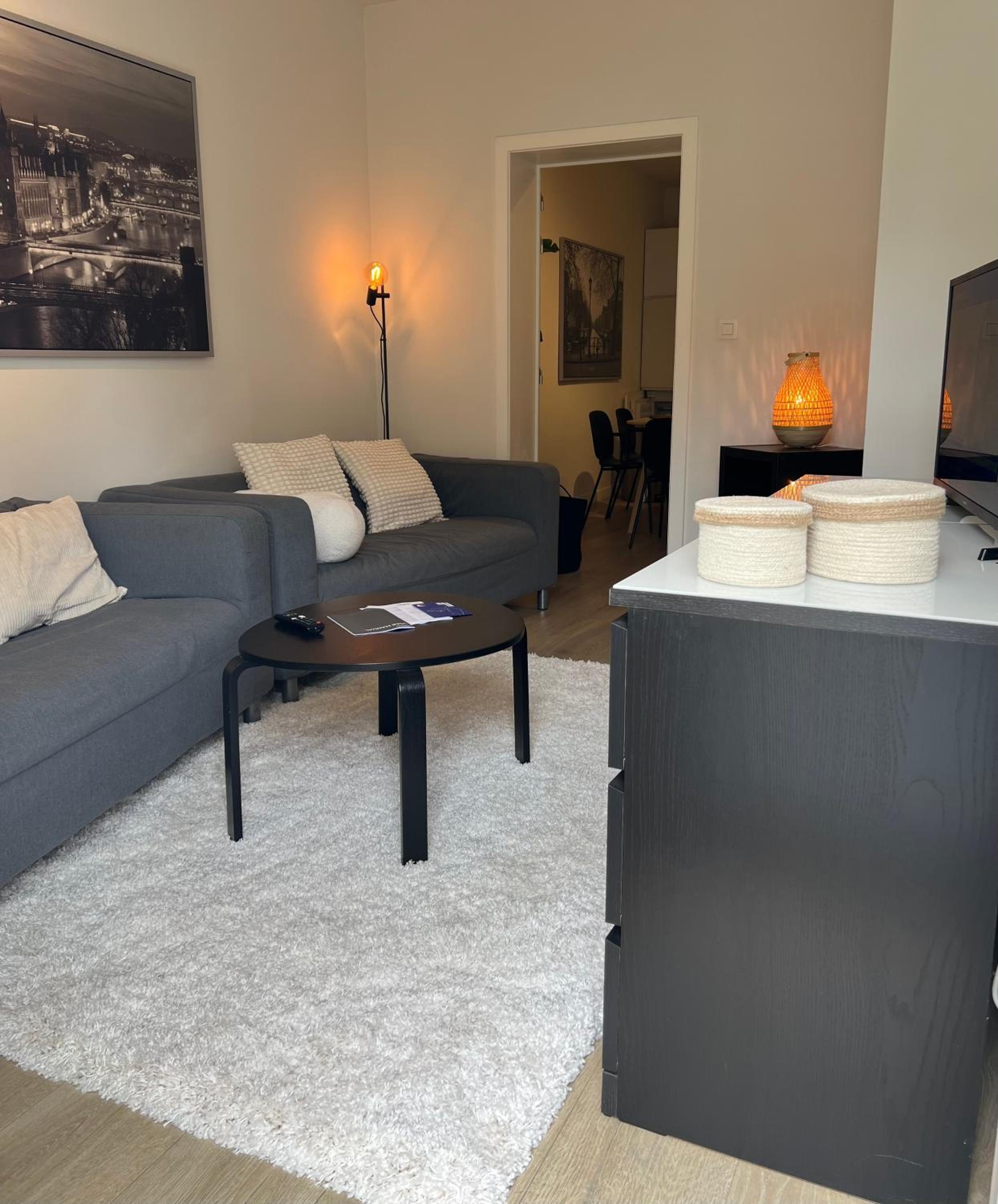3 bedroom apartment with own garden close to main trainstation