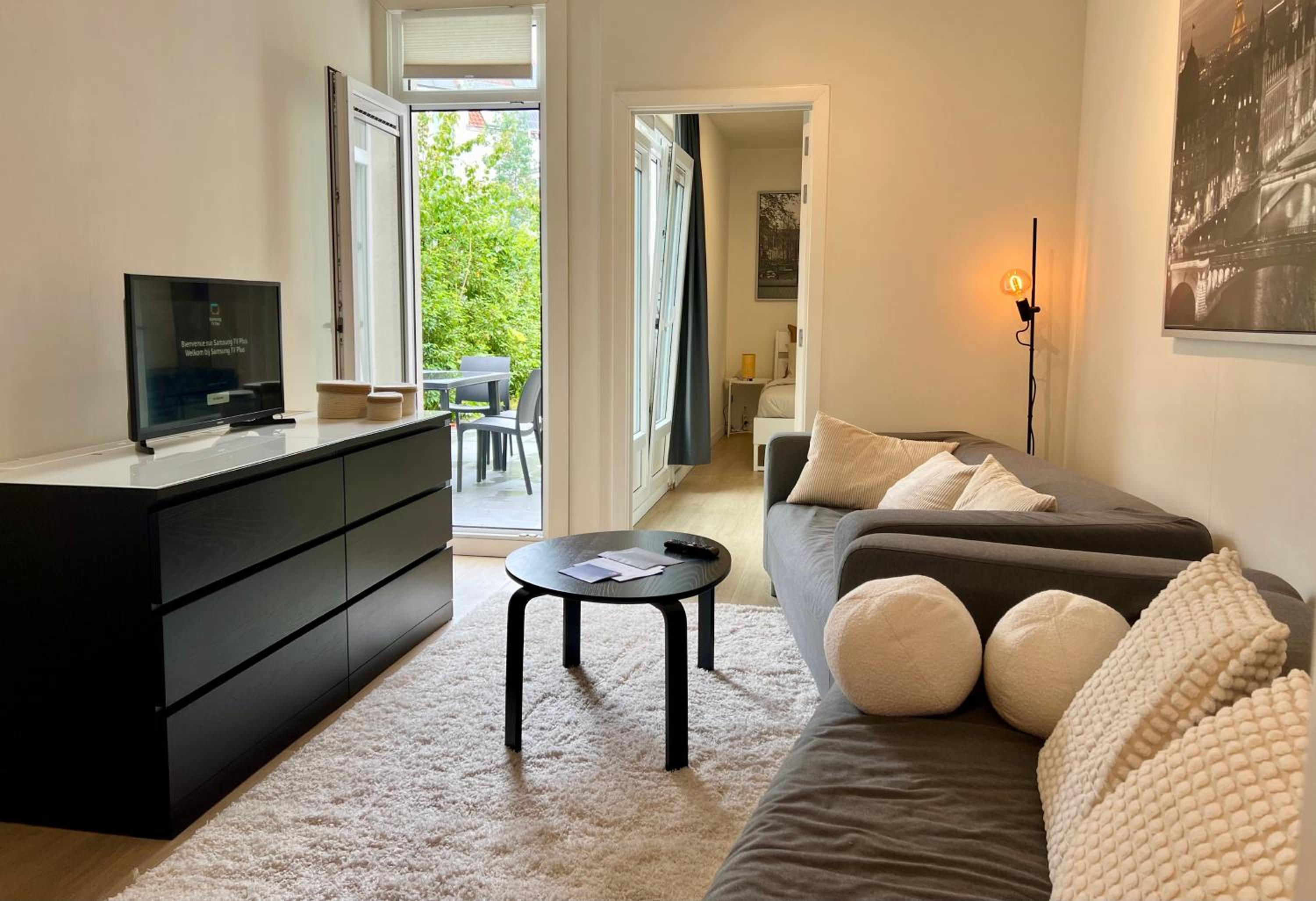 3 bedroom apartment with own garden close to main trainstation