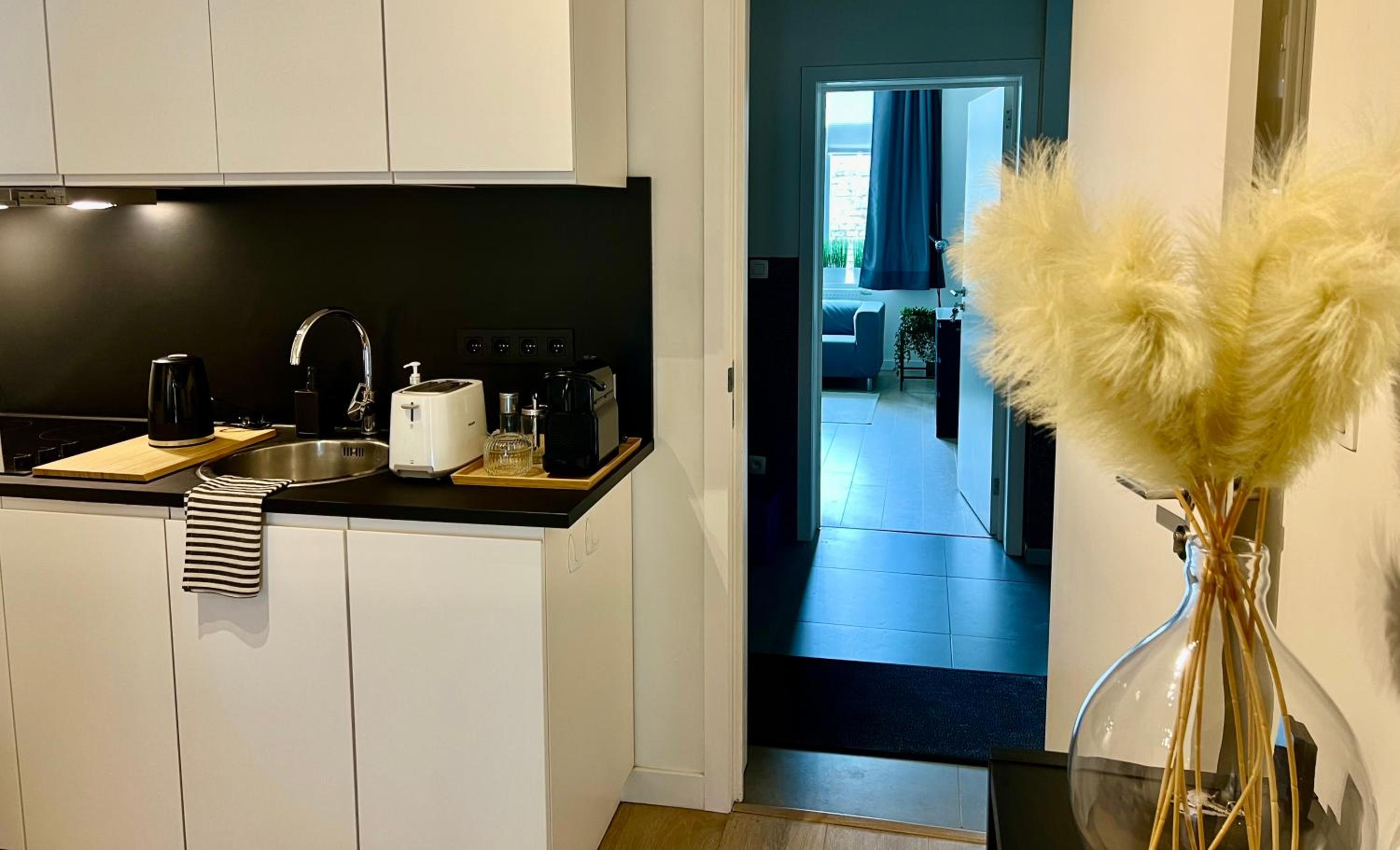 3 bedroom apartment with own garden close to main trainstation