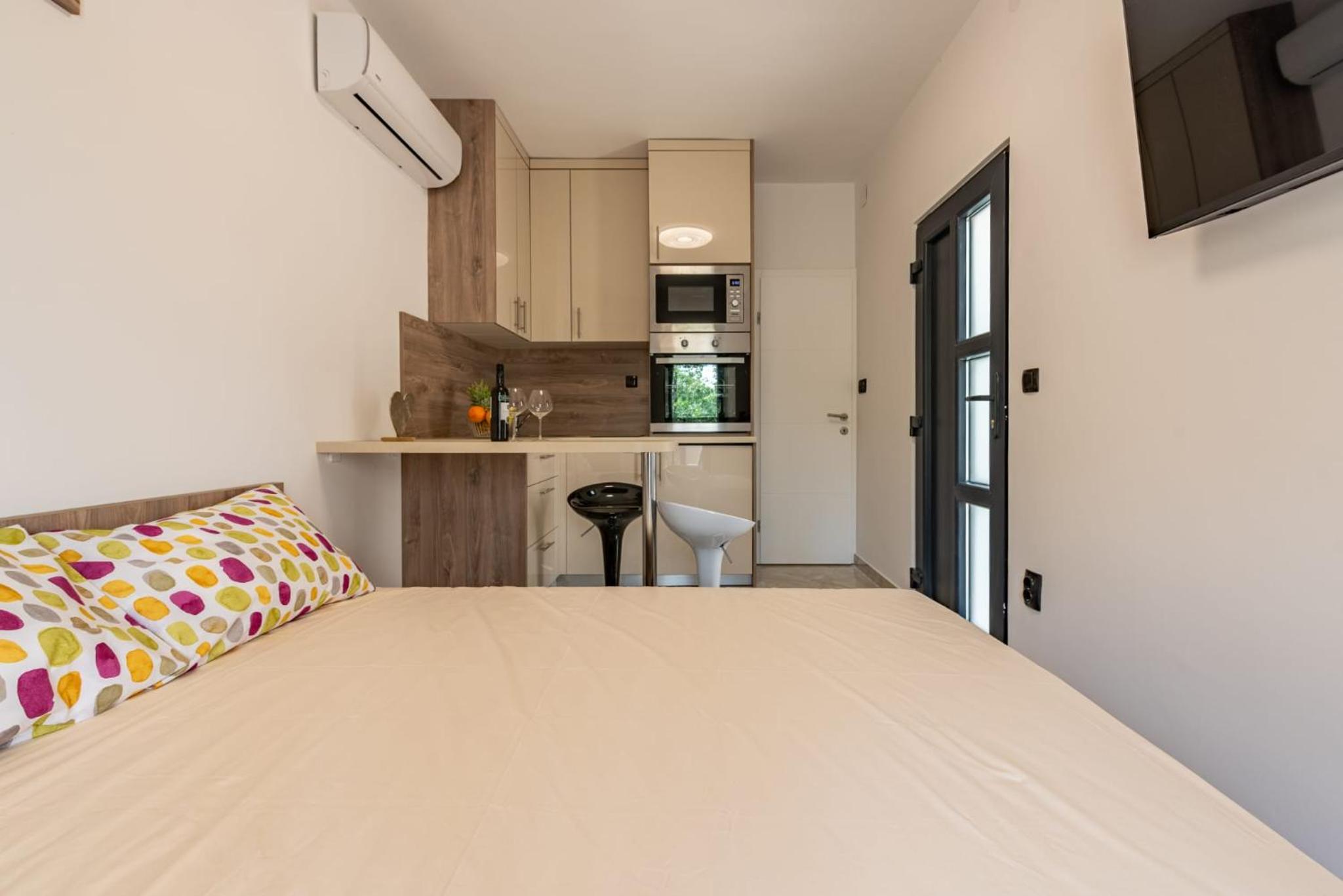 Apartmani Curic beachfront by Pag tours