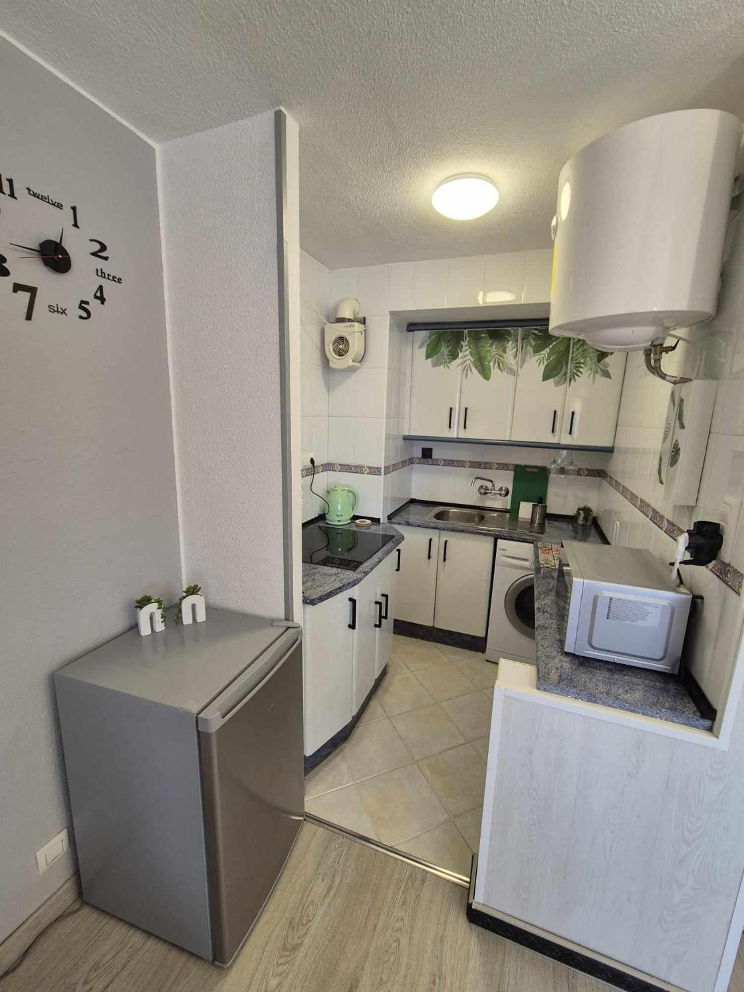 M&G Cozy Studio Apartment -beachfront,WIFI,AirCon,FullyEquipped