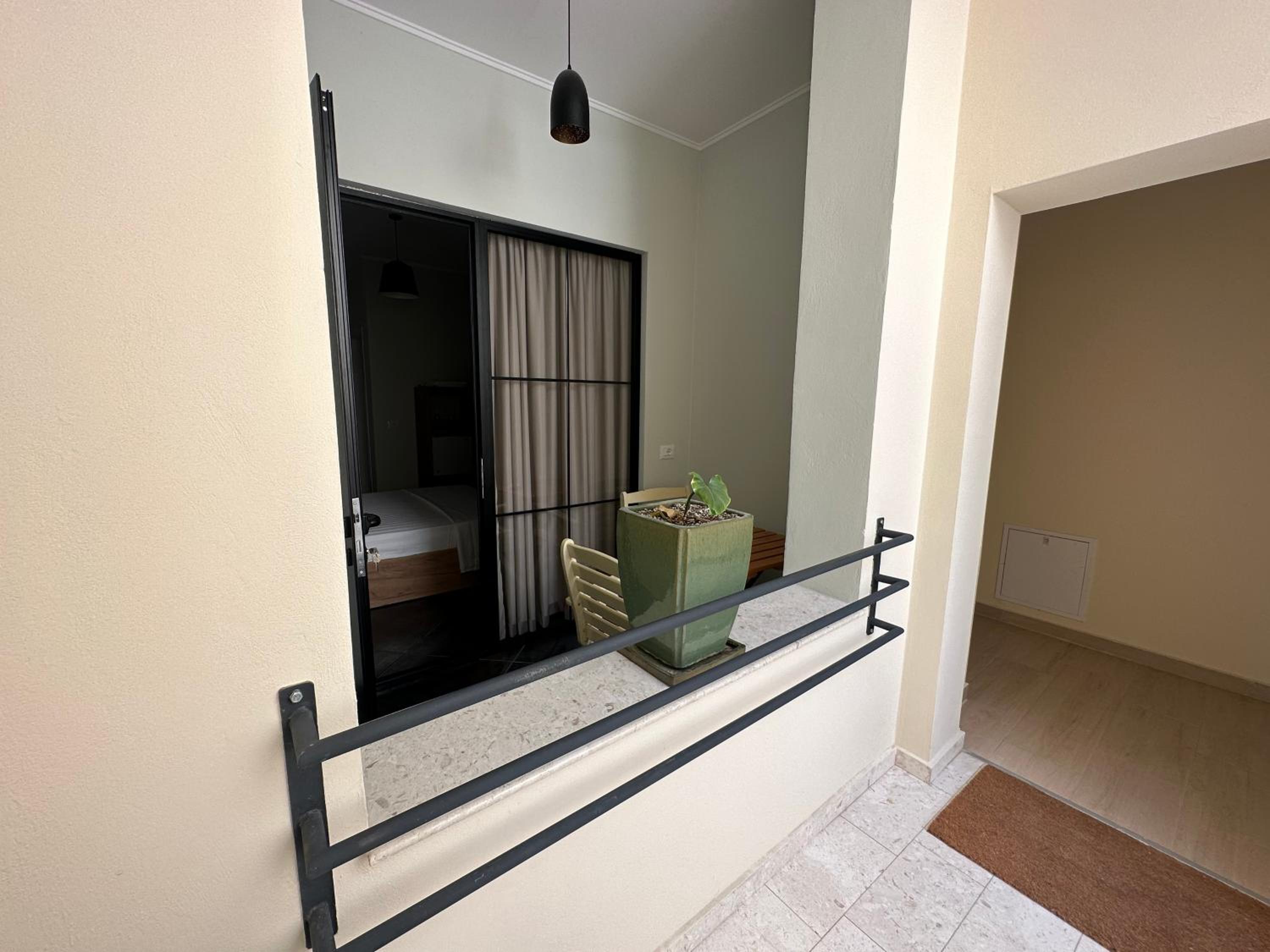 Central Comfort Suites