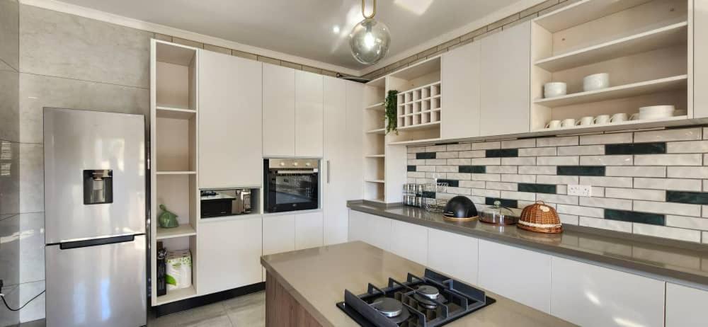 Lucomas Guest House