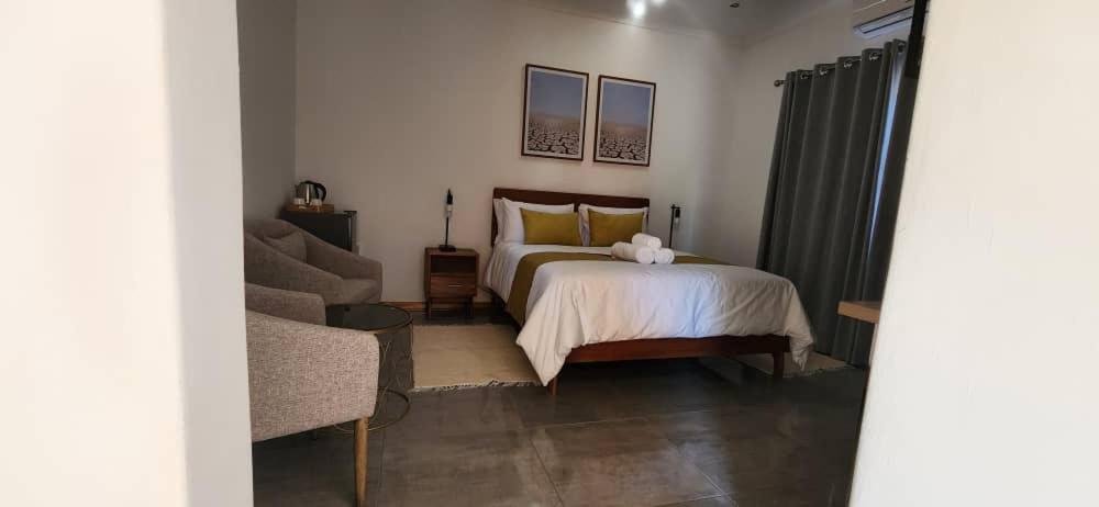 Lucomas Guest House