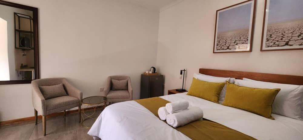Lucomas Guest House
