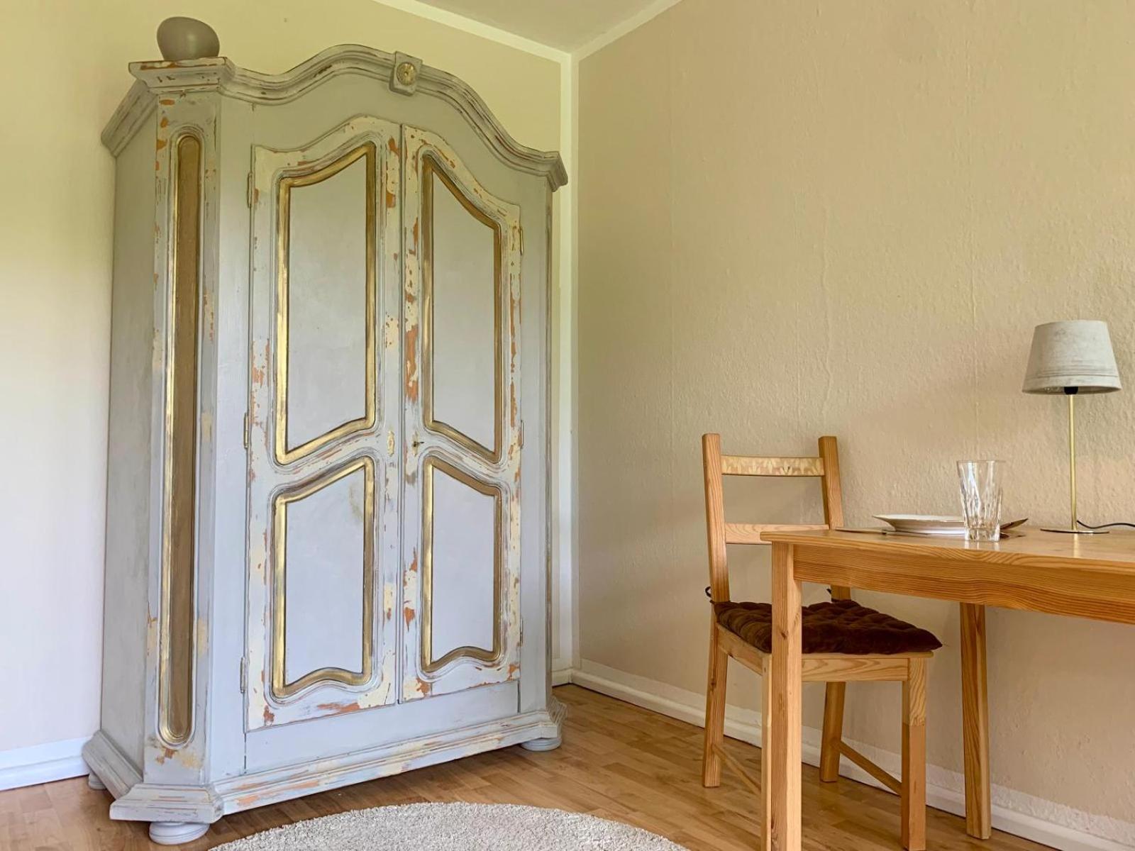 TT Living Apartment Lübeck I Souterrain Wohnung mit Terrasse I Nähe Hbf I kostenlos parken