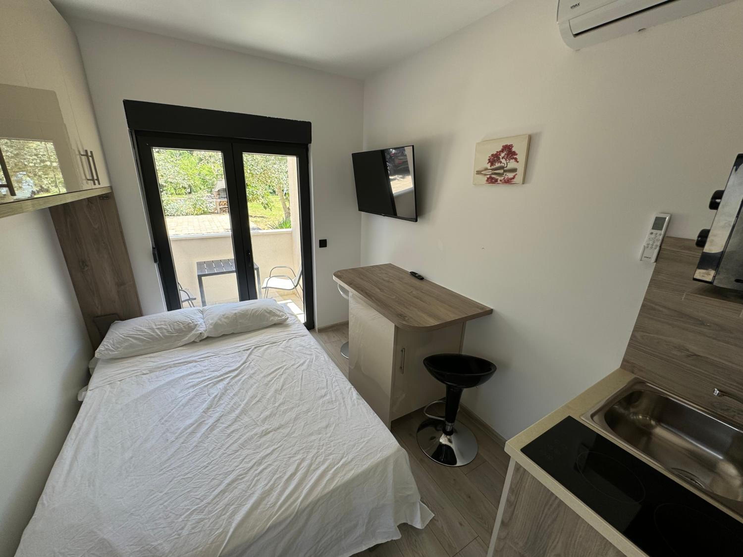 Apartmani Curic beachfront by Pag tours