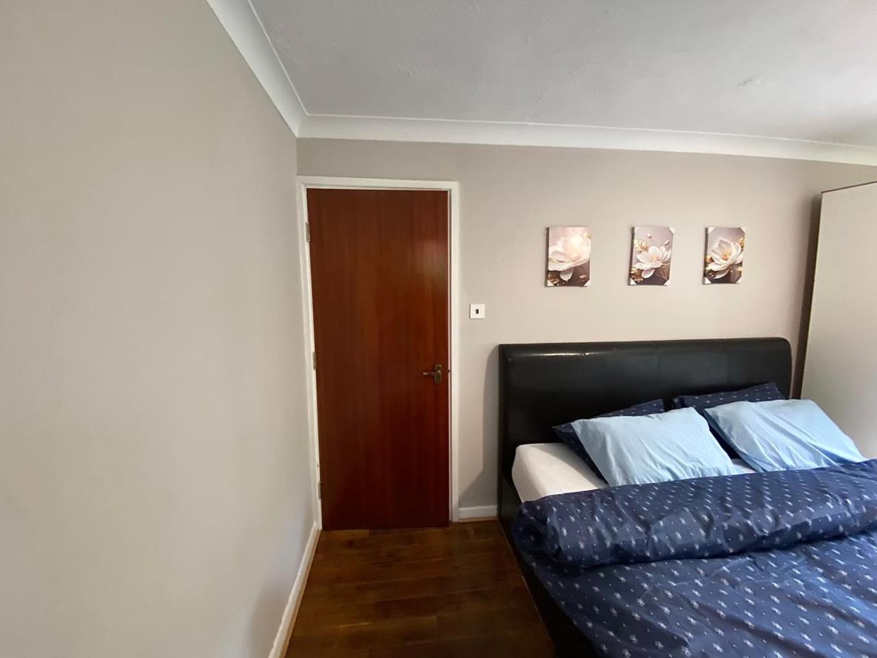 STUNNING 2 BEDROOM WITH GARDEN Sleep 6