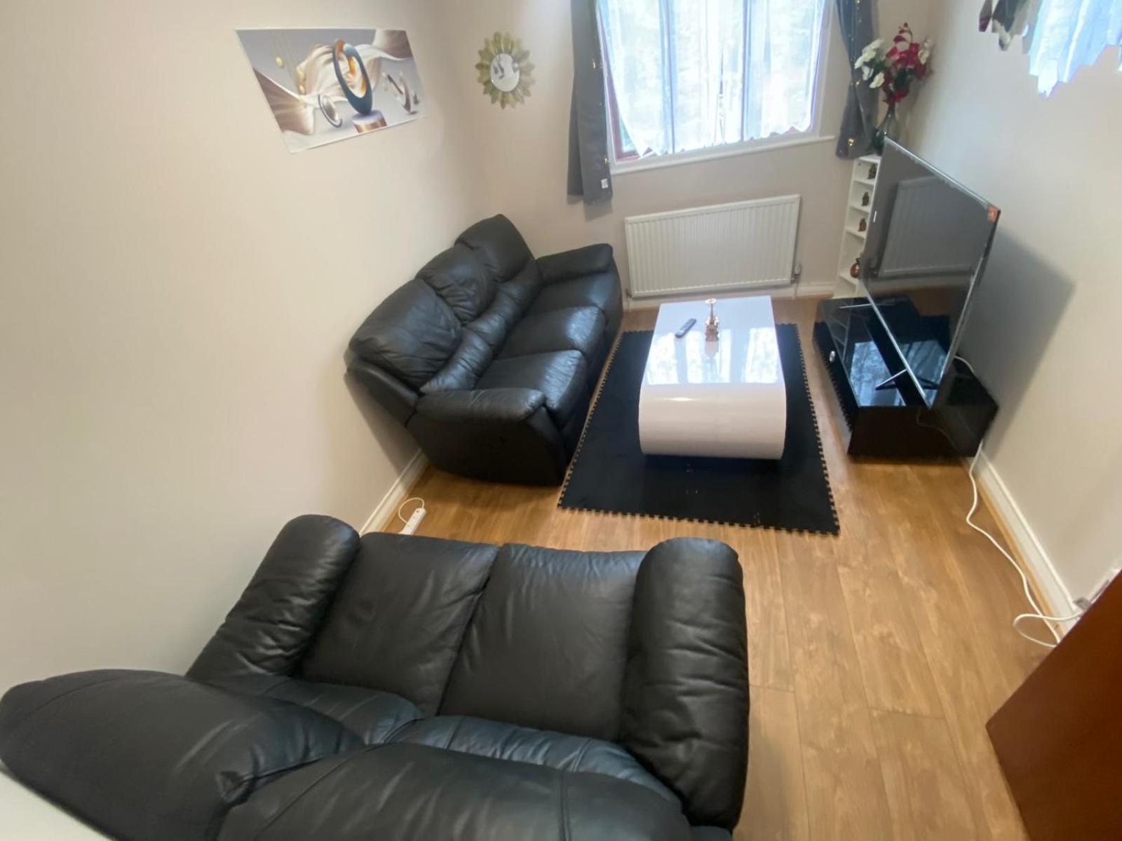 STUNNING 2 BEDROOM WITH GARDEN Sleep 6