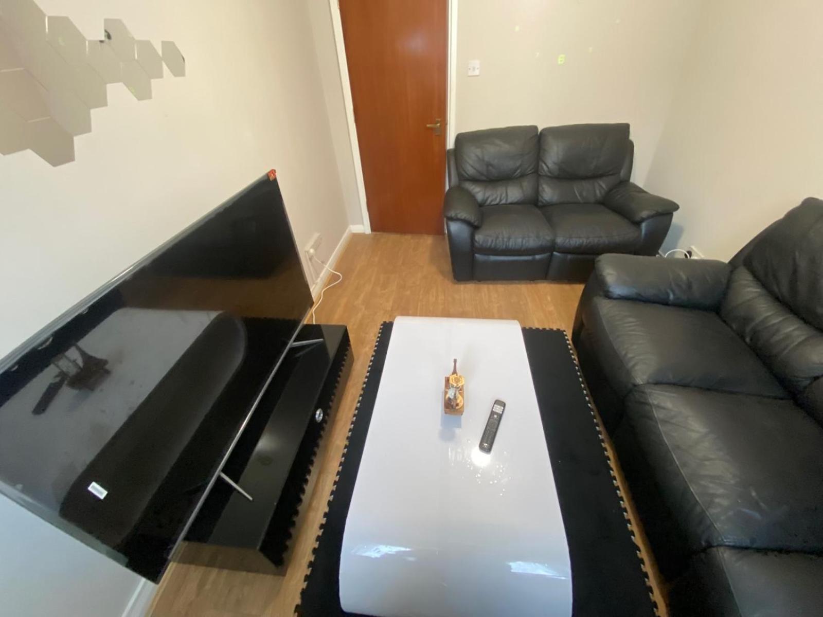 STUNNING 2 BEDROOM WITH GARDEN Sleep 6