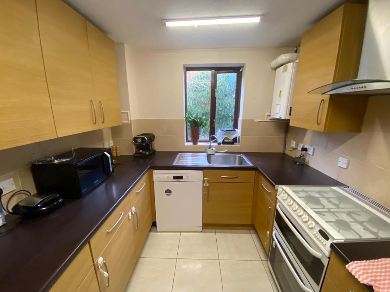 STUNNING 2 BEDROOM WITH GARDEN Sleep 6